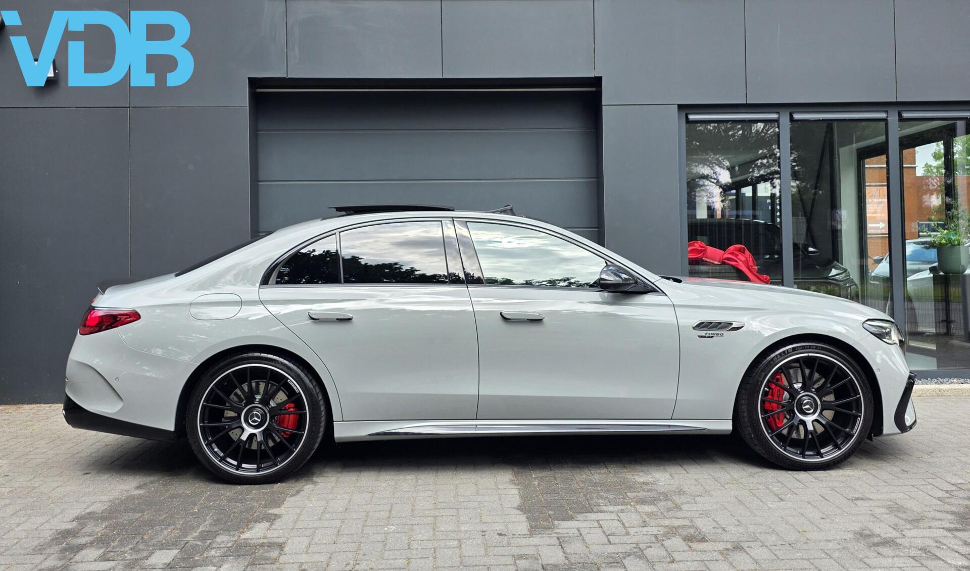 Foto van Mercedes-Benz AMG E 53 Hybrid