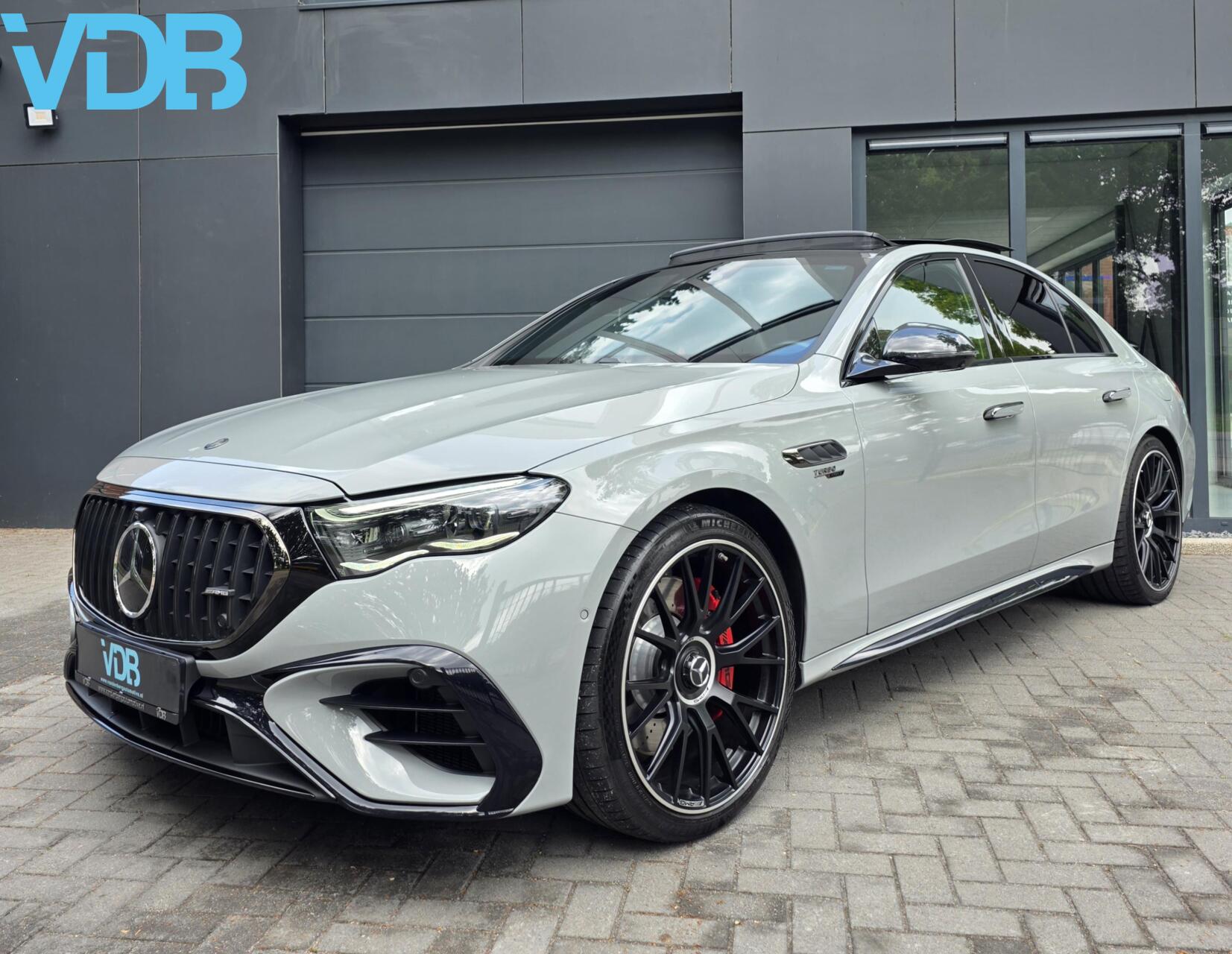 Foto van Mercedes-Benz AMG E 53 Hybrid