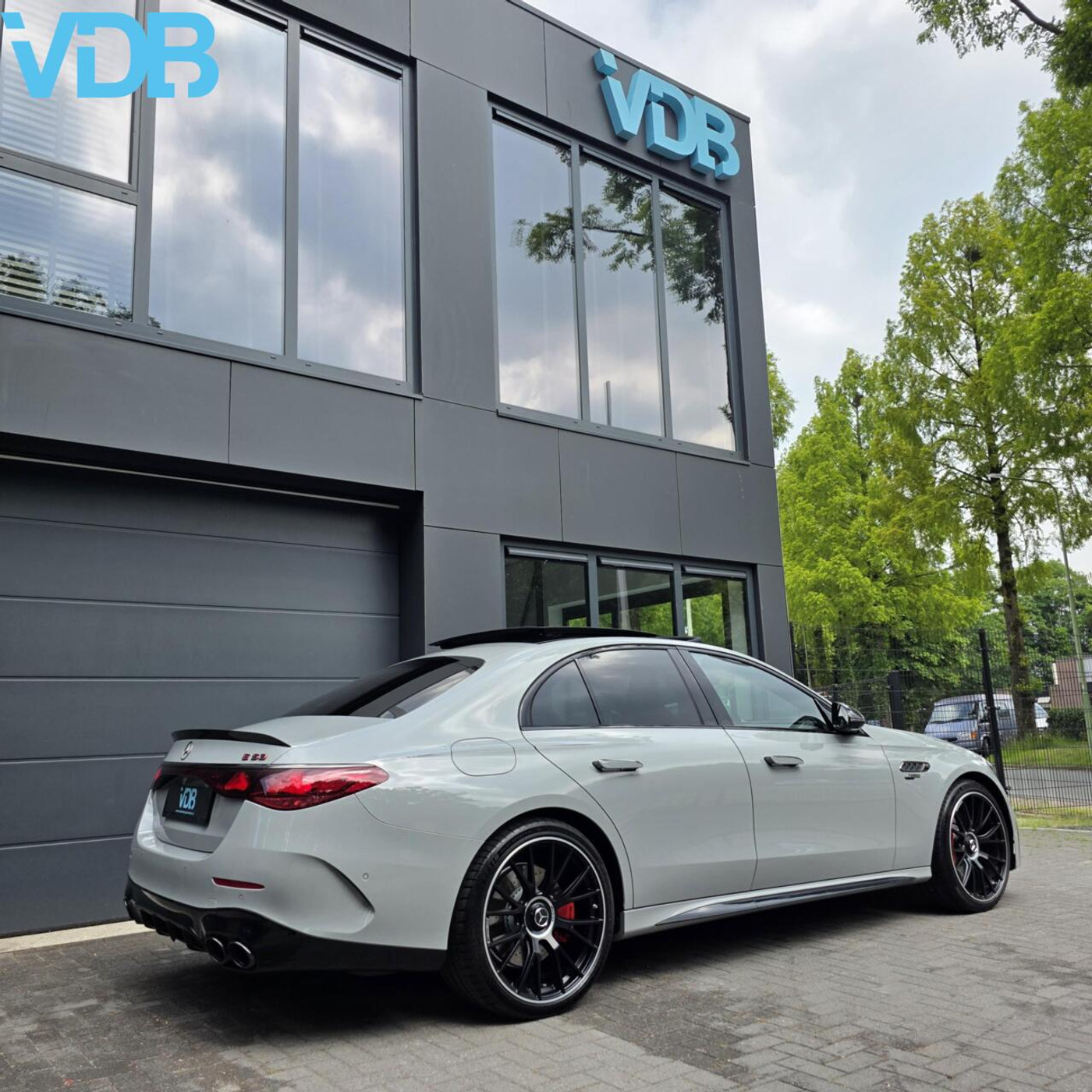 Foto van Mercedes-Benz AMG E 53 Hybrid