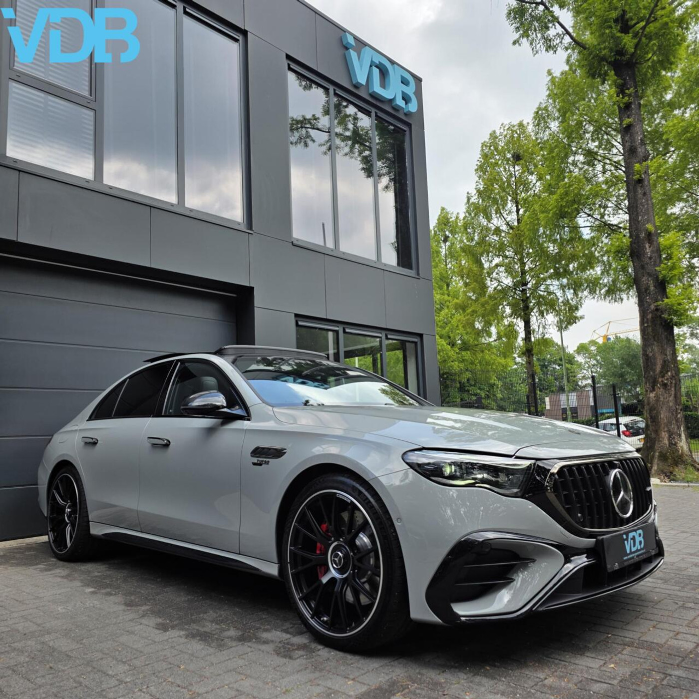 Foto van Mercedes-Benz AMG E 53 Hybrid