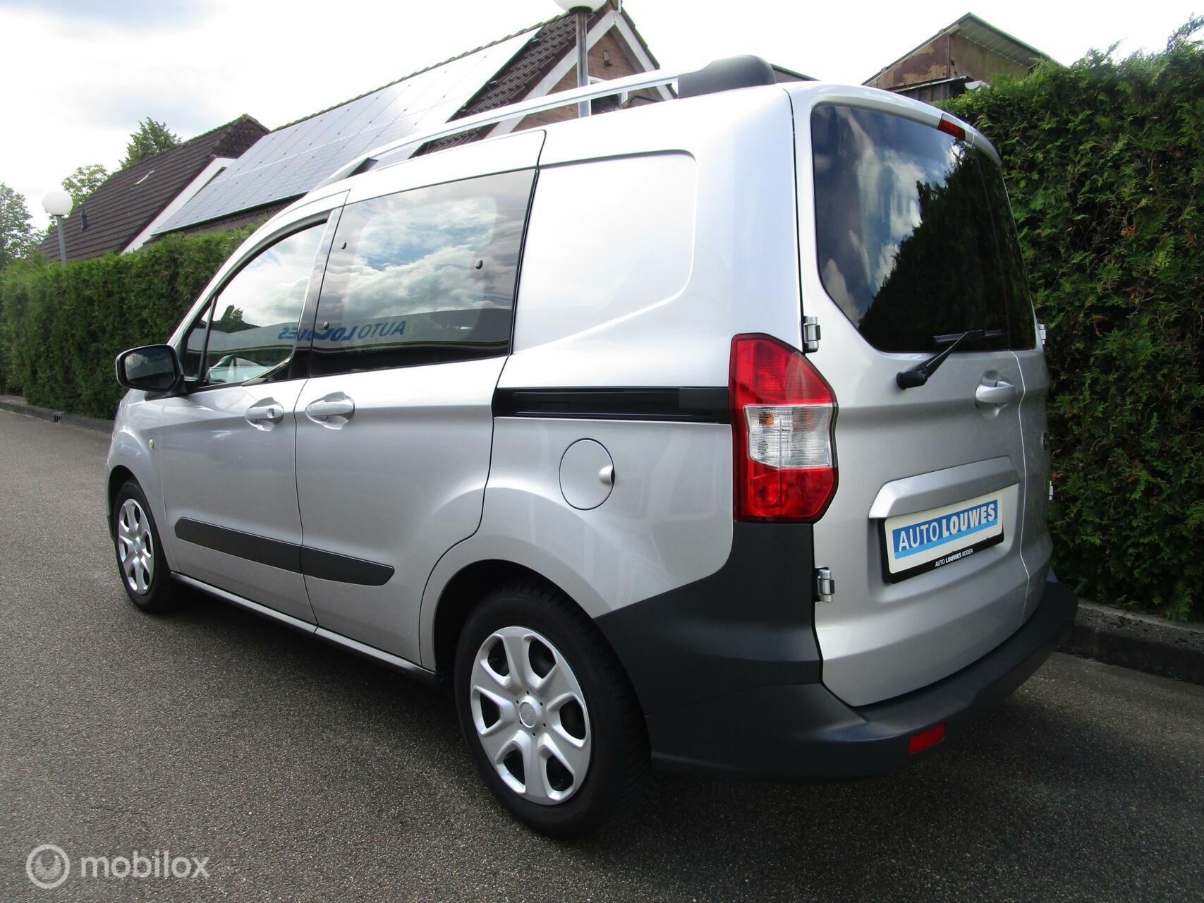 Foto van Ford Tourneo Connect Compact