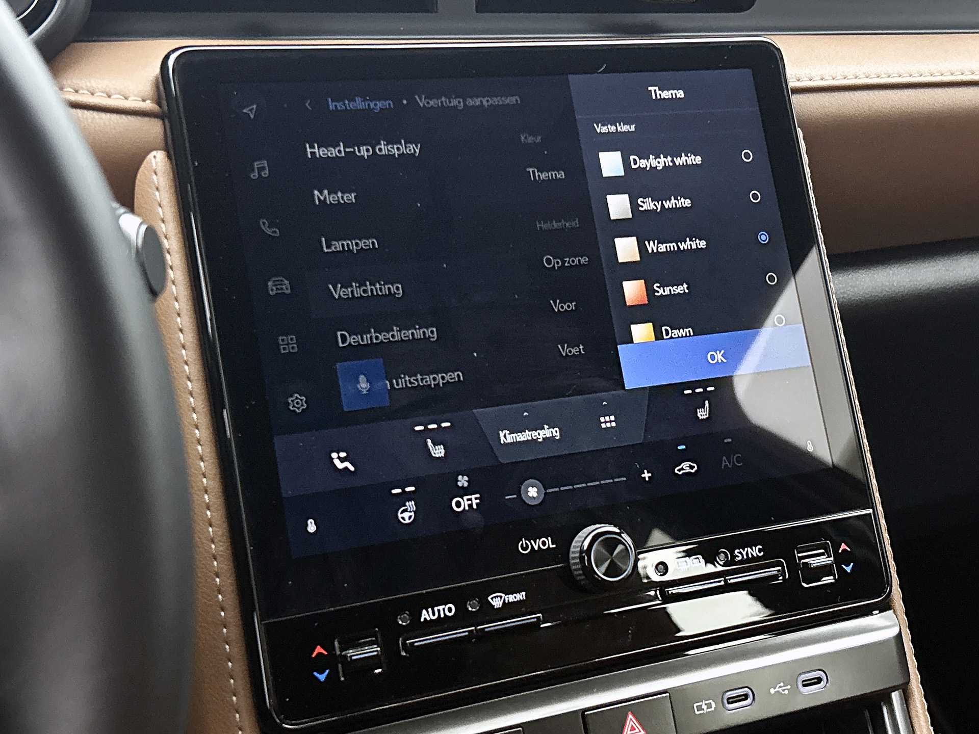 Foto van Lexus LBX