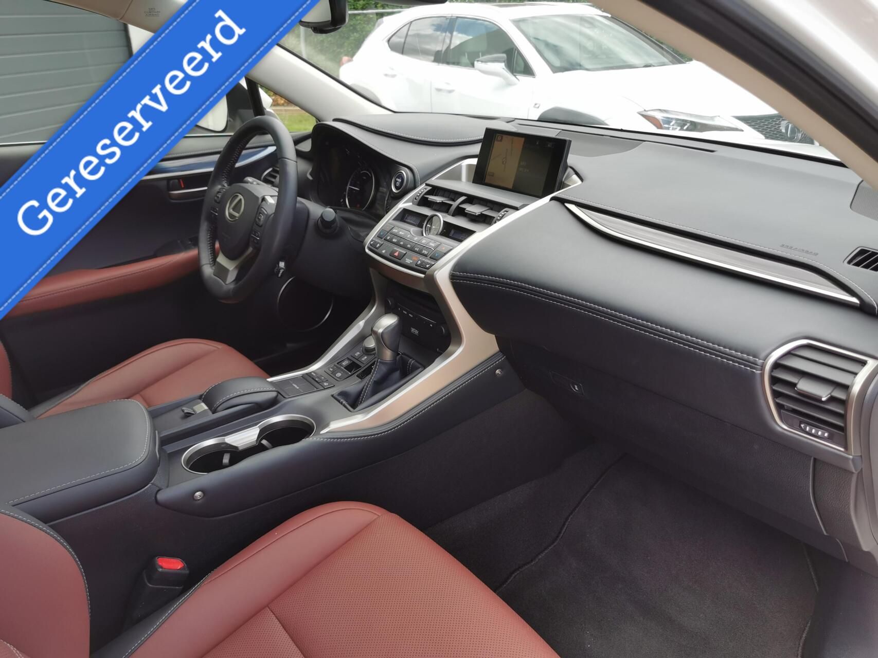 Foto van Lexus NX