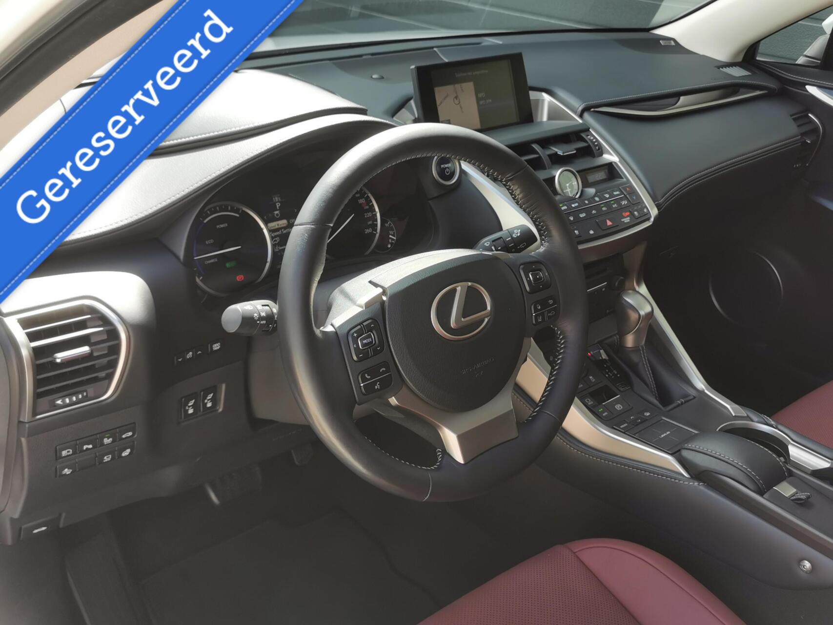 Foto van Lexus NX