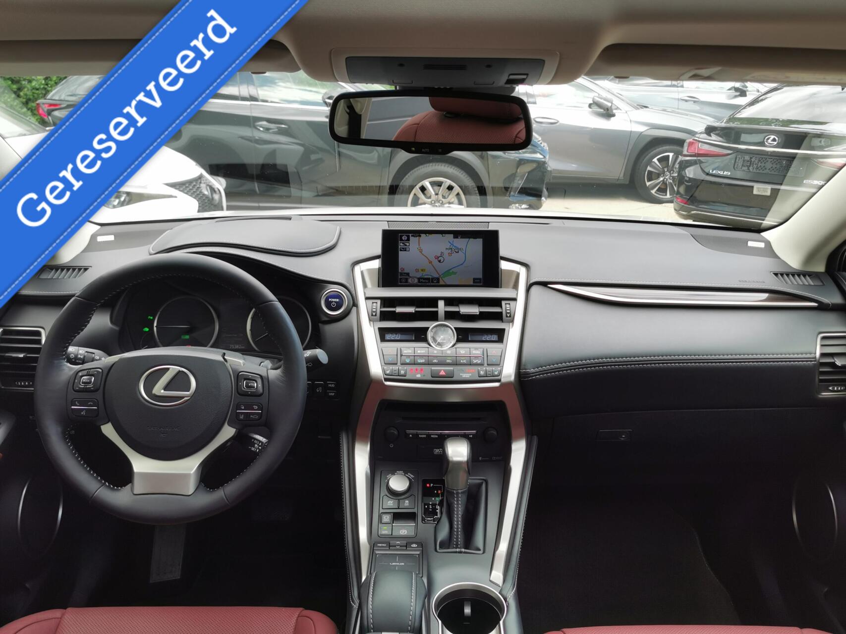Foto van Lexus NX