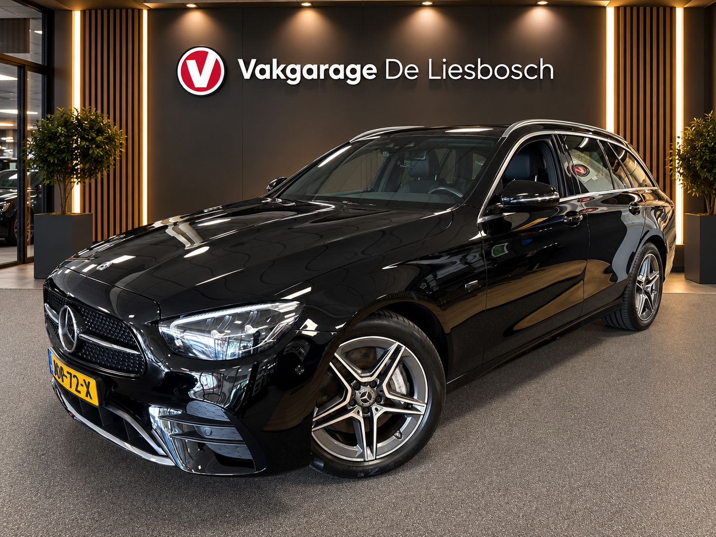 Mercedes-Benz E-klasse Estate 300 e AMG Line/ panoramadak / wide screen / face lift / trekhaak / navi / camera 2021 - voorkant