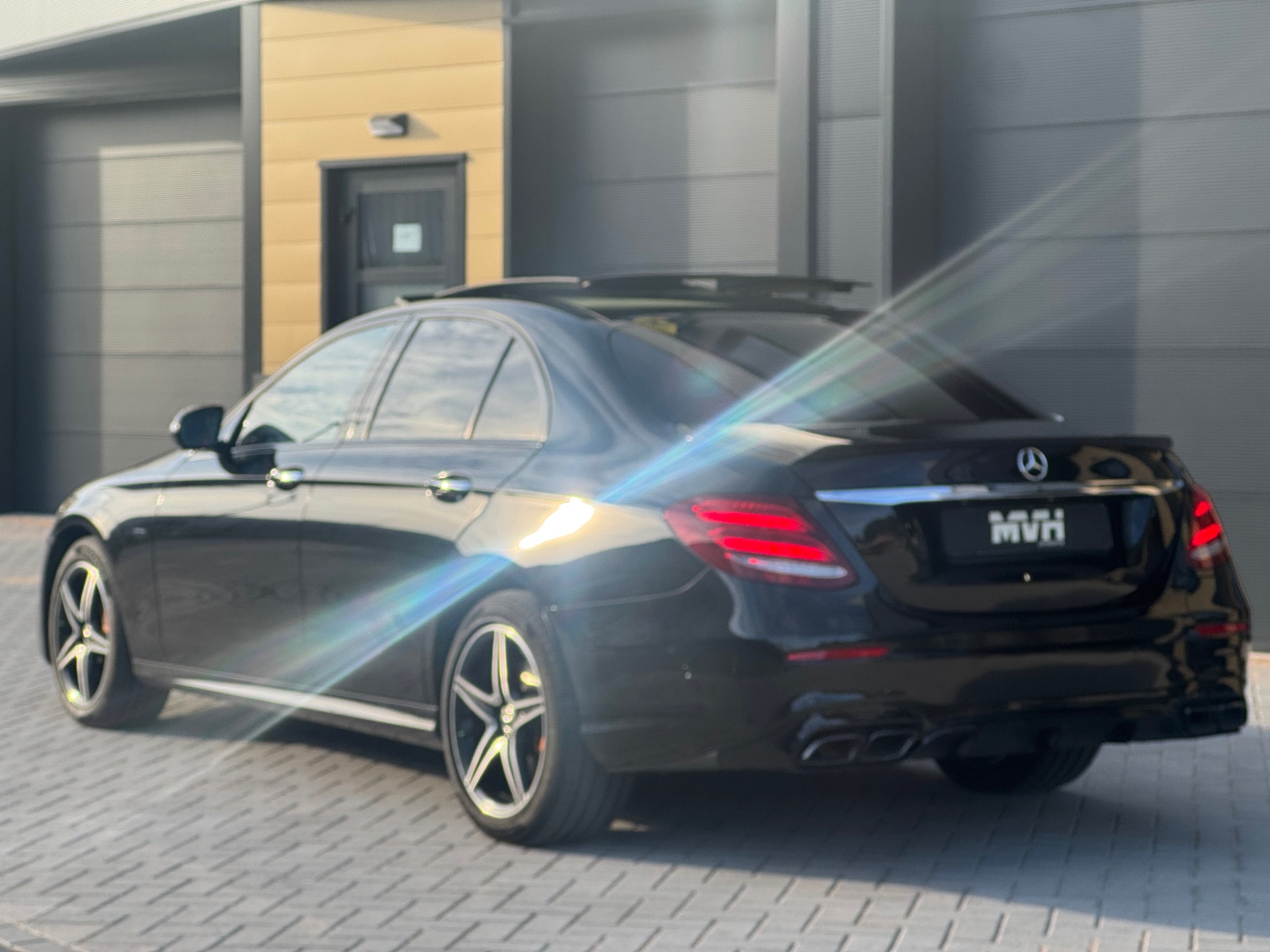 Foto van Mercedes-Benz E 300 De