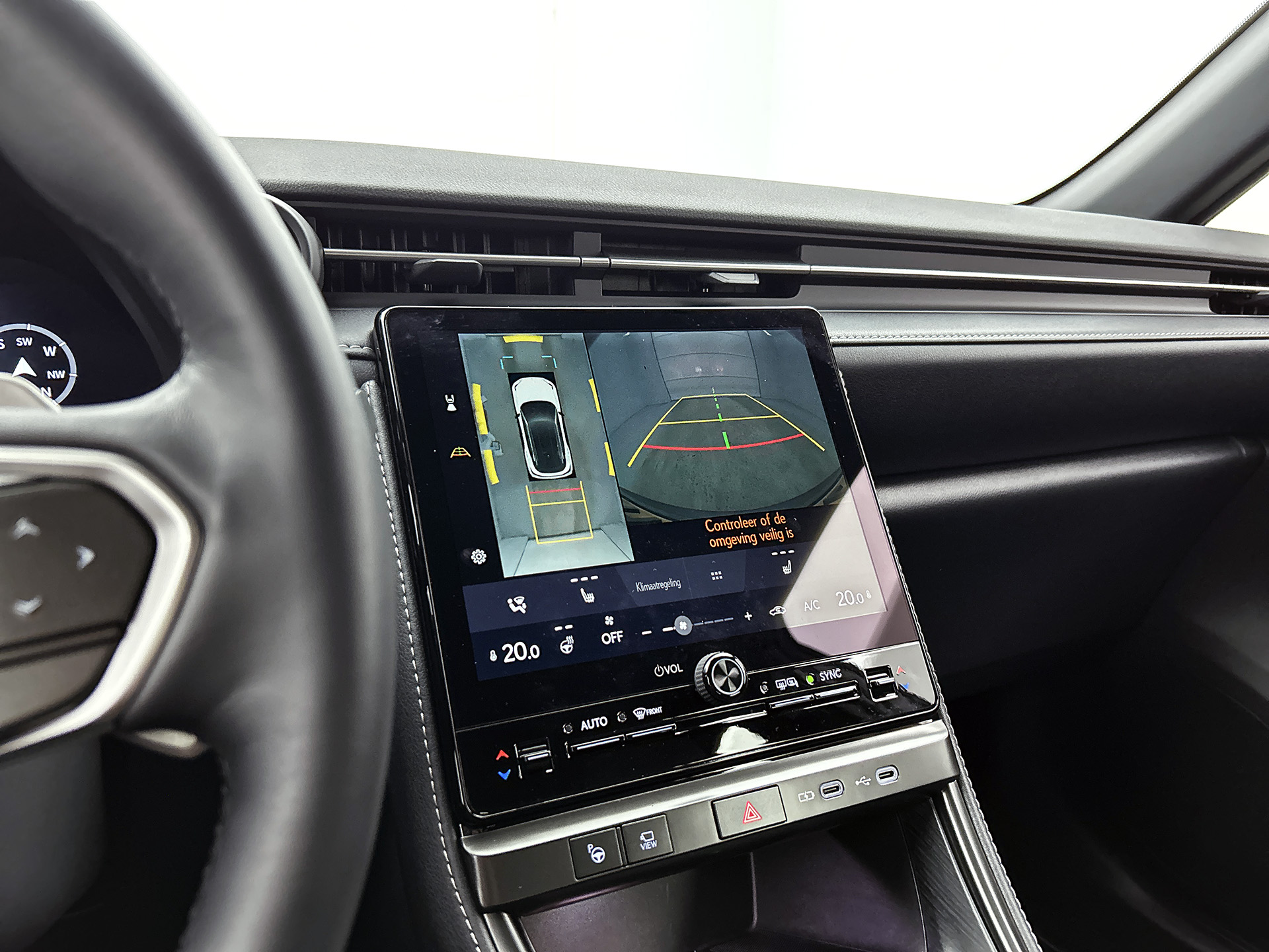 Foto van Lexus Lexus LBX