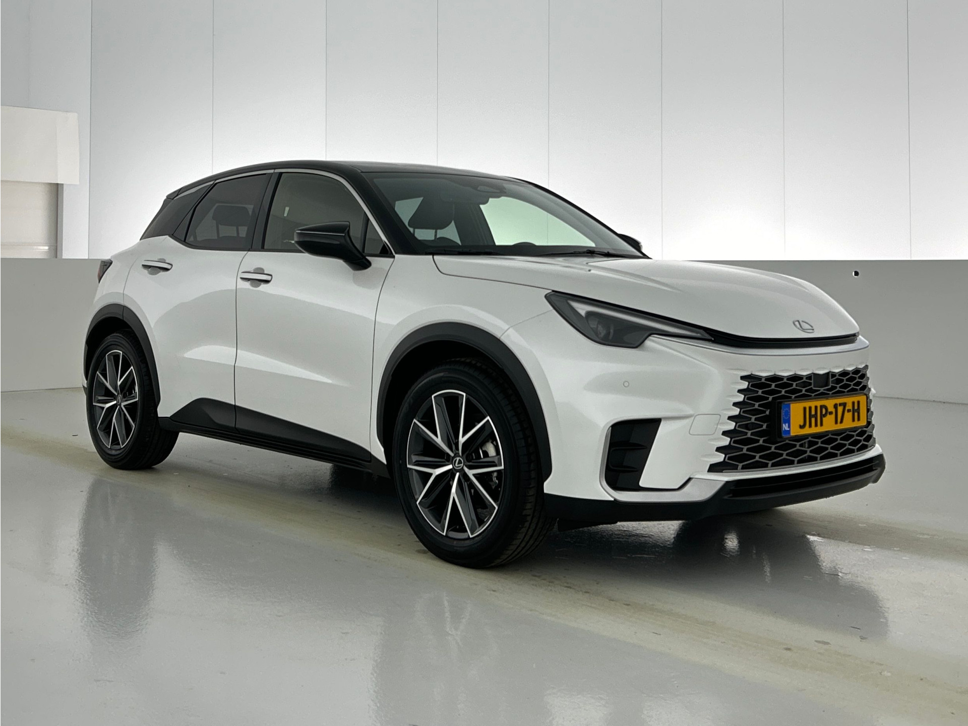 Foto van Lexus LBX