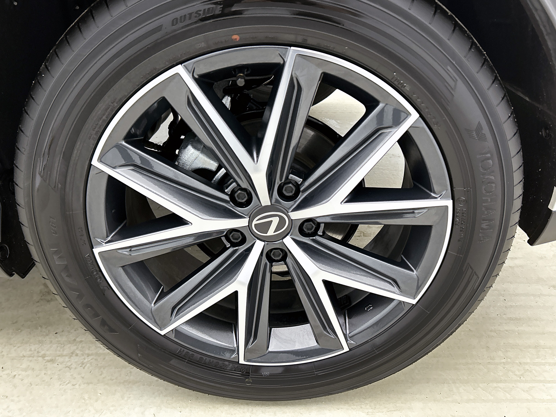 Foto van Lexus LBX