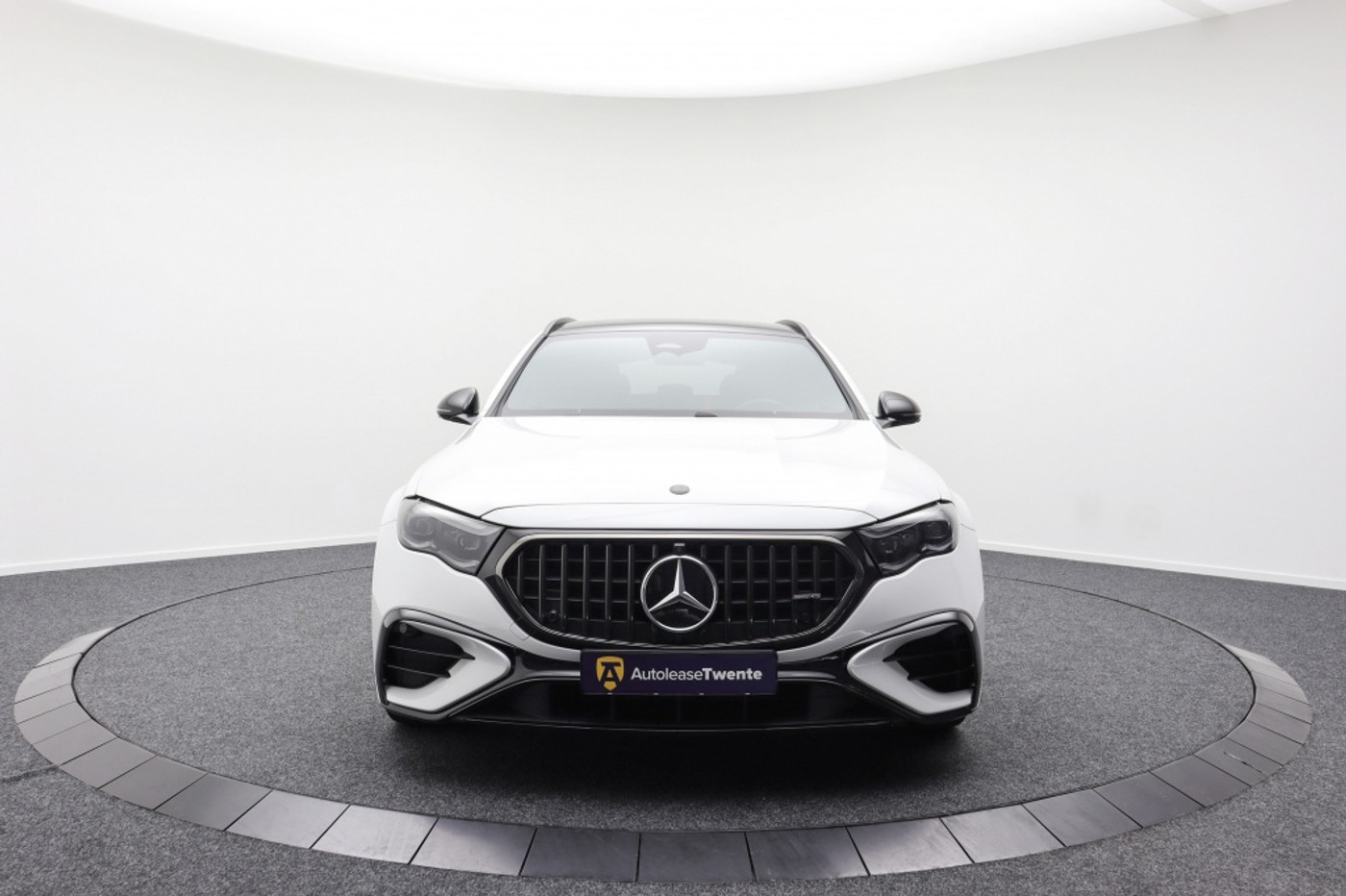 Foto van Mercedes-Benz AMG E 53 Hybrid