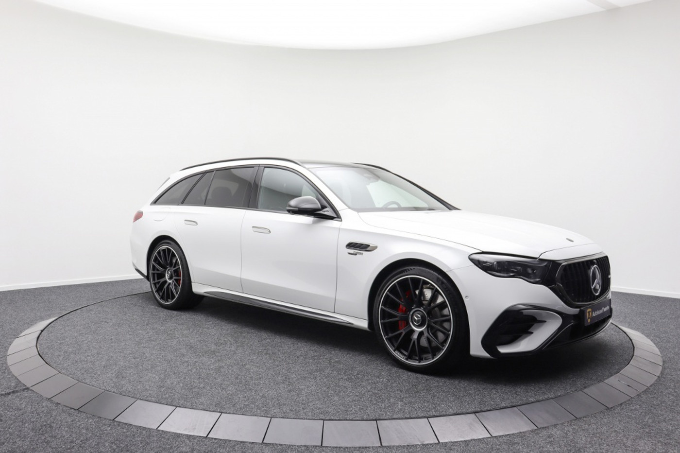 Foto van Mercedes-Benz AMG E 53 Hybrid