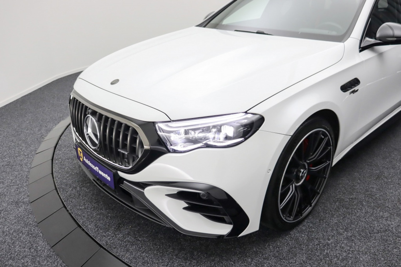 Foto van Mercedes-Benz AMG E 53 Hybrid