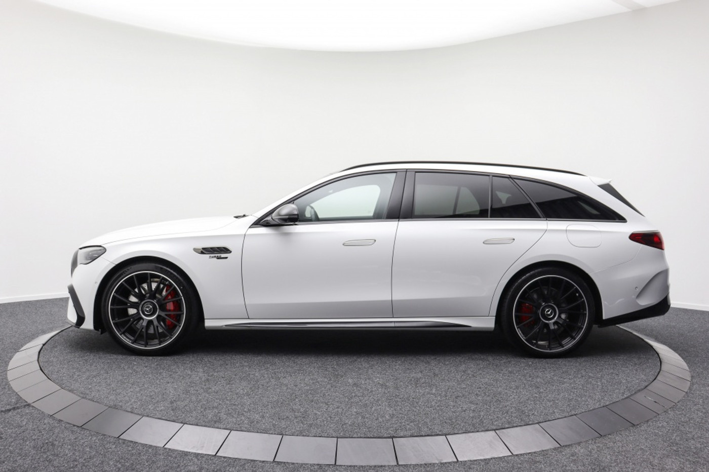 Foto van Mercedes-Benz AMG E 53 Hybrid