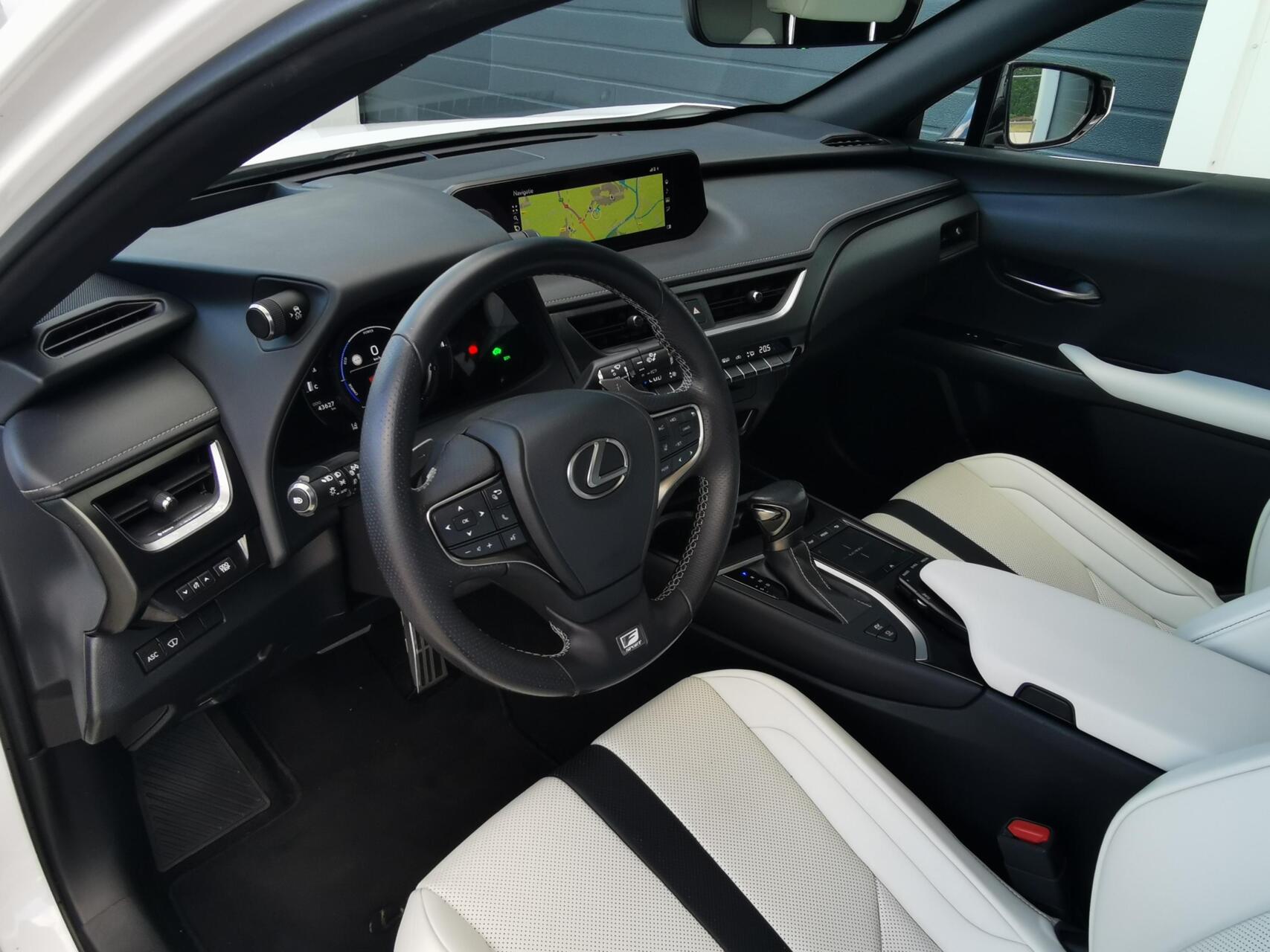 Foto van Lexus Ux