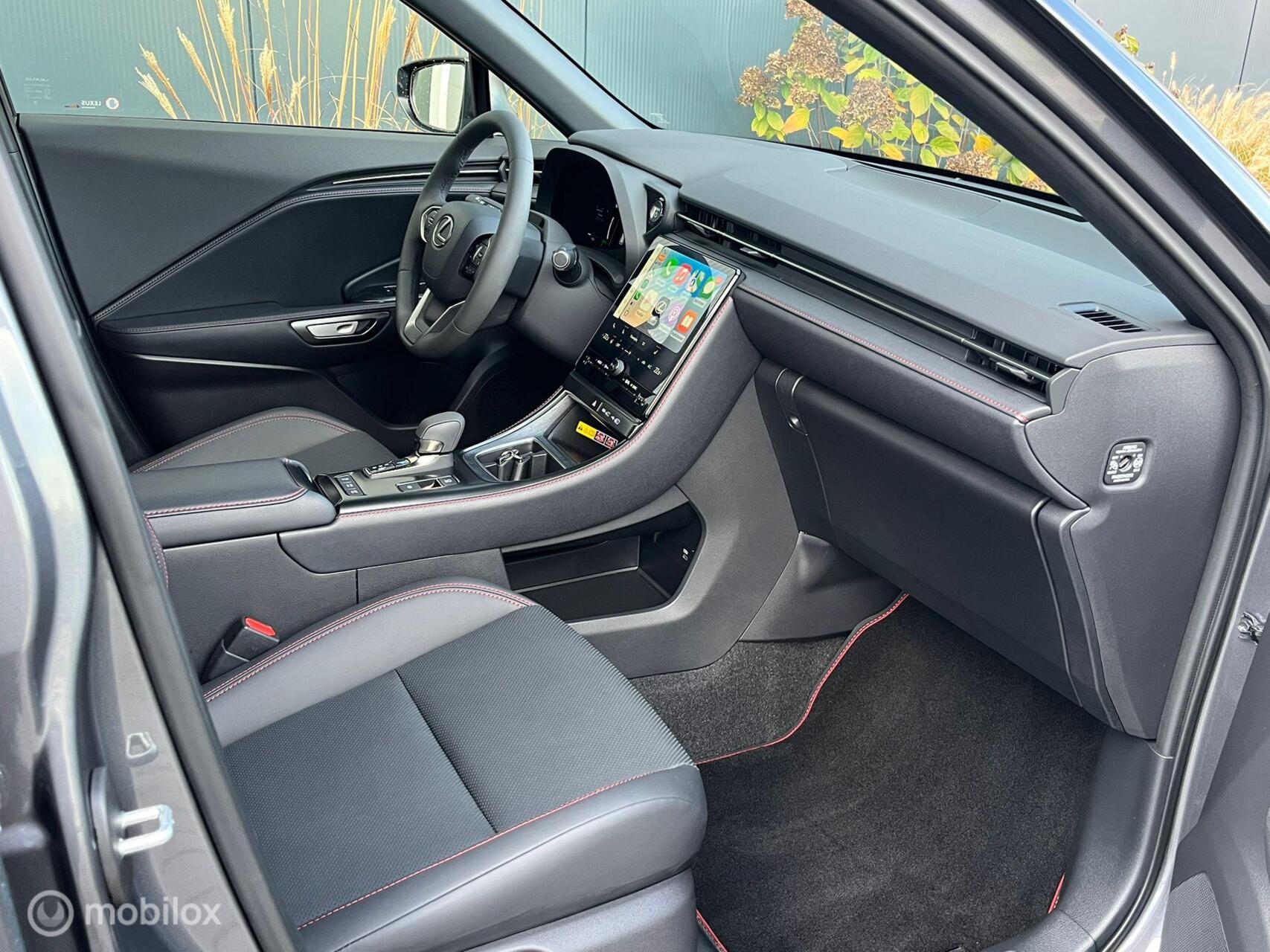 Foto van Lexus LBX