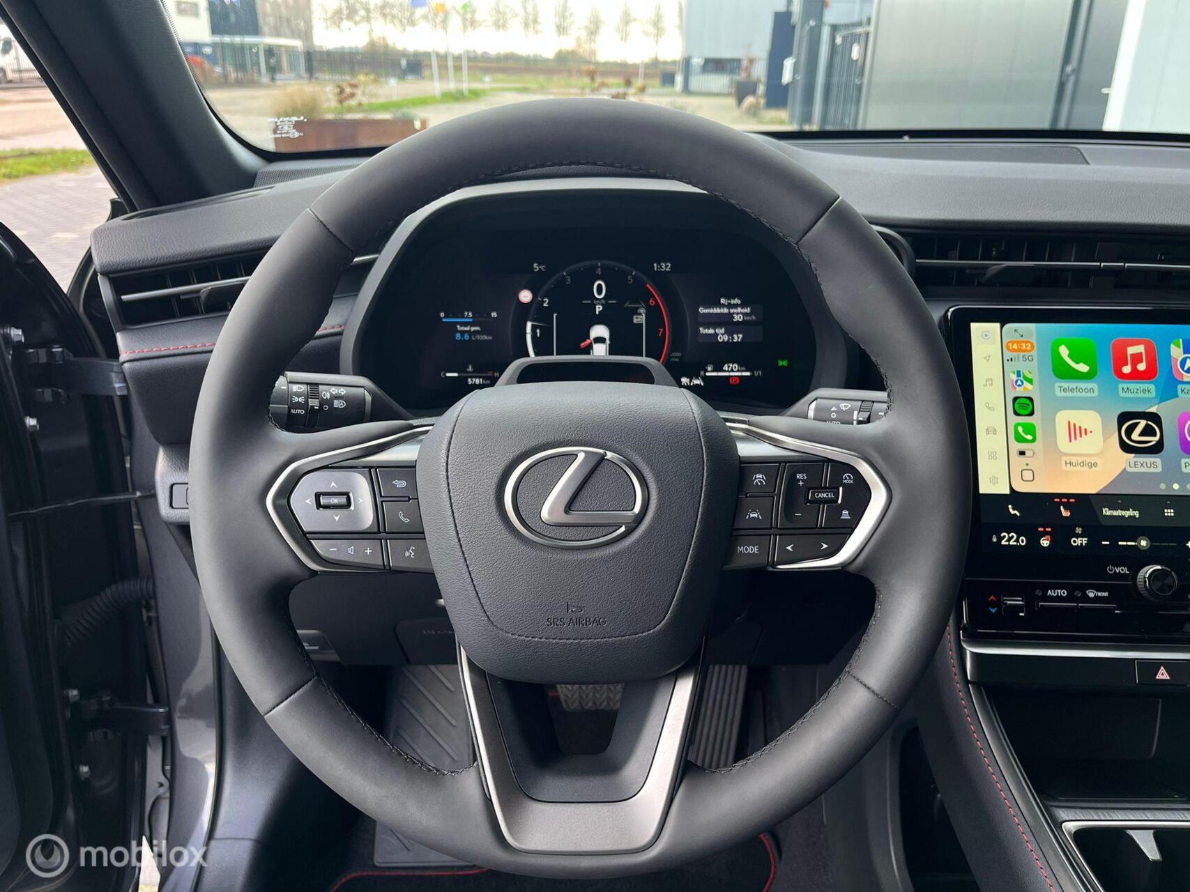 Foto van Lexus LBX