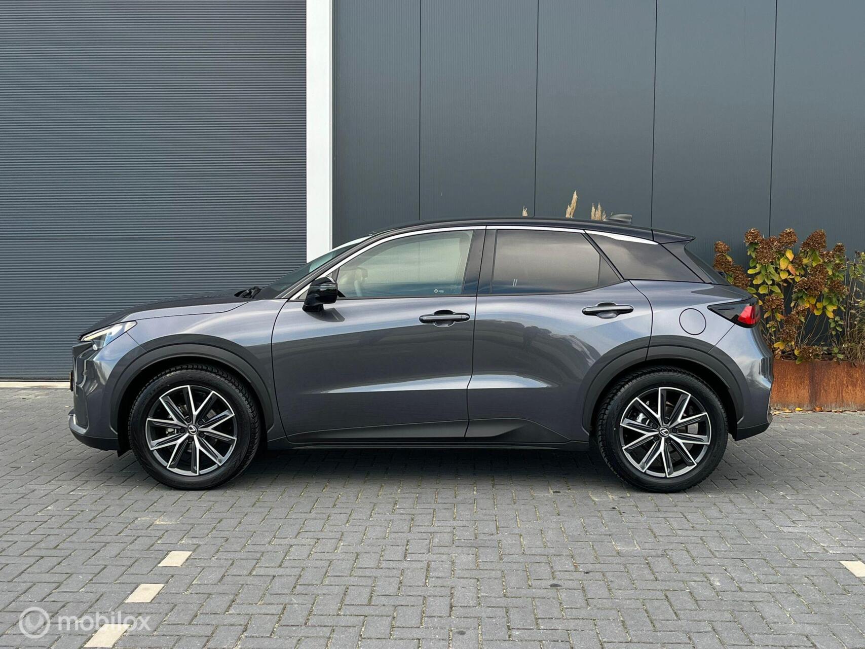 Foto van Lexus LBX