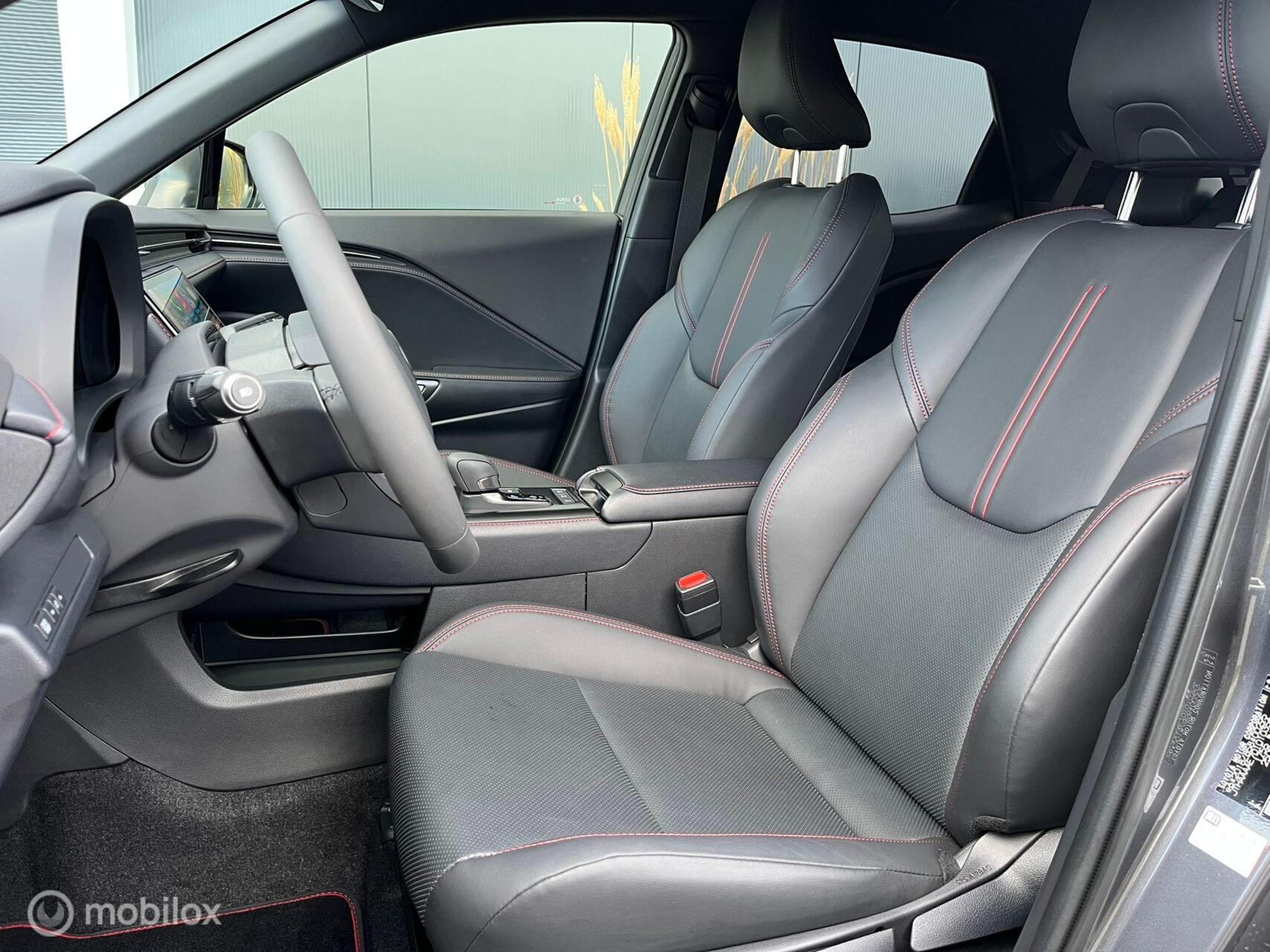 Foto van Lexus LBX