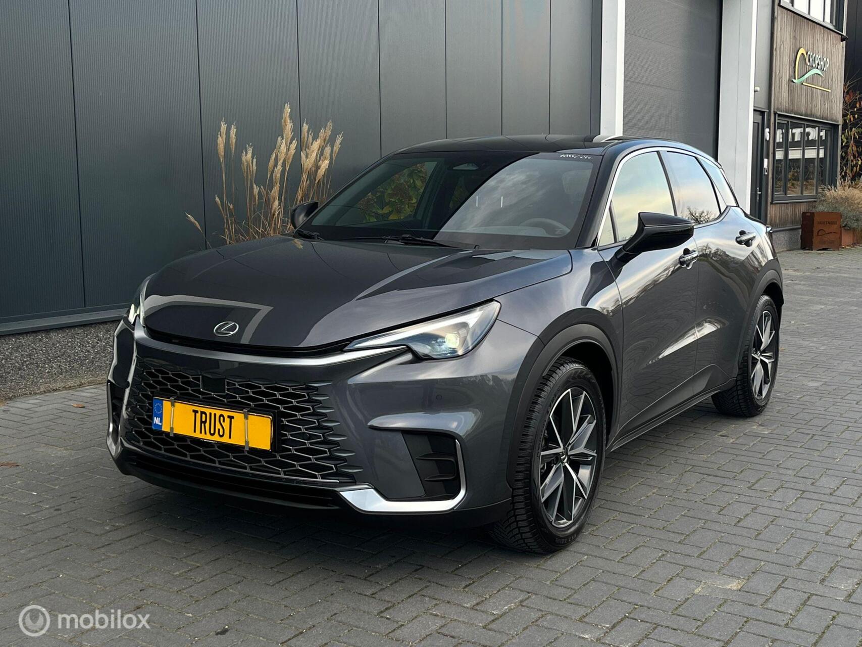 Foto van Lexus LBX