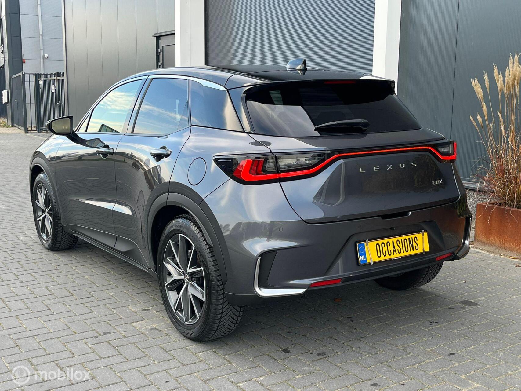 Foto van Lexus LBX