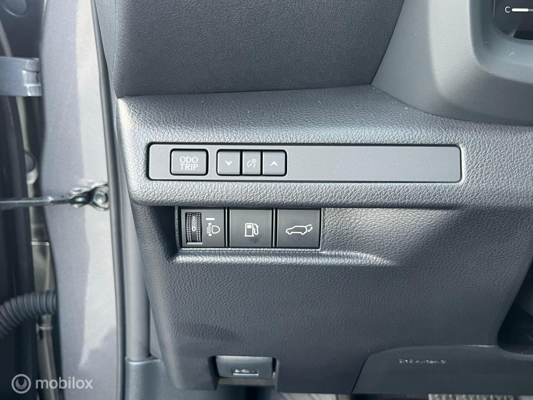 Foto van Lexus LBX