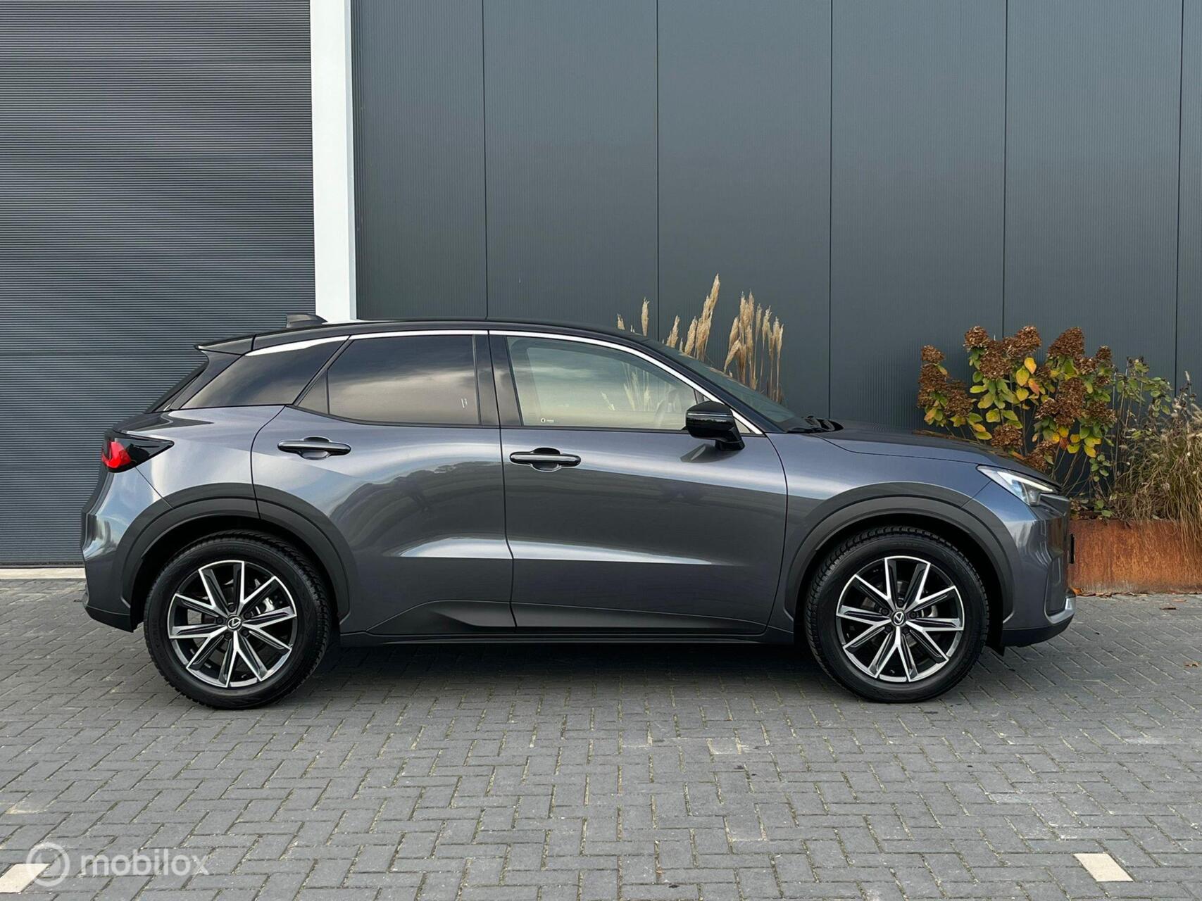 Foto van Lexus LBX