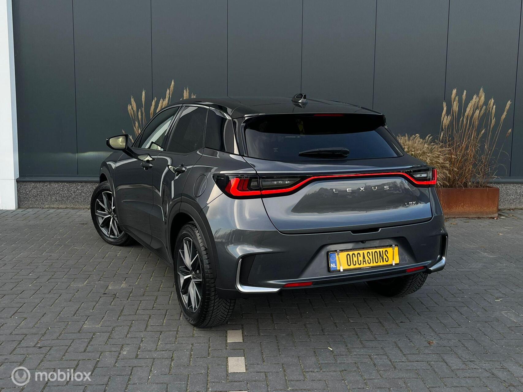 Foto van Lexus LBX