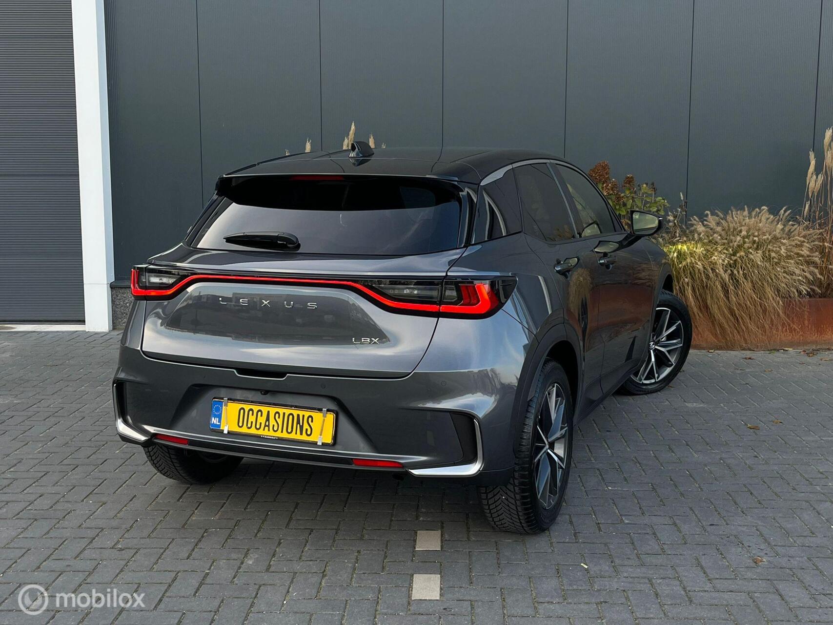 Foto van Lexus LBX