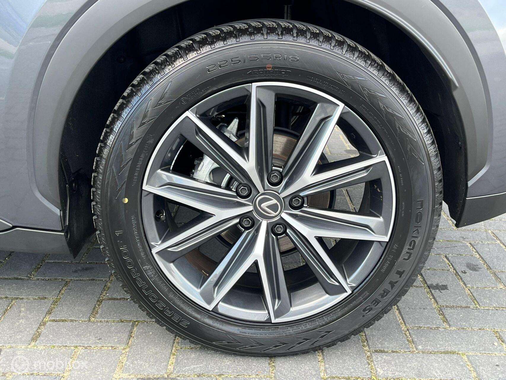 Foto van Lexus LBX