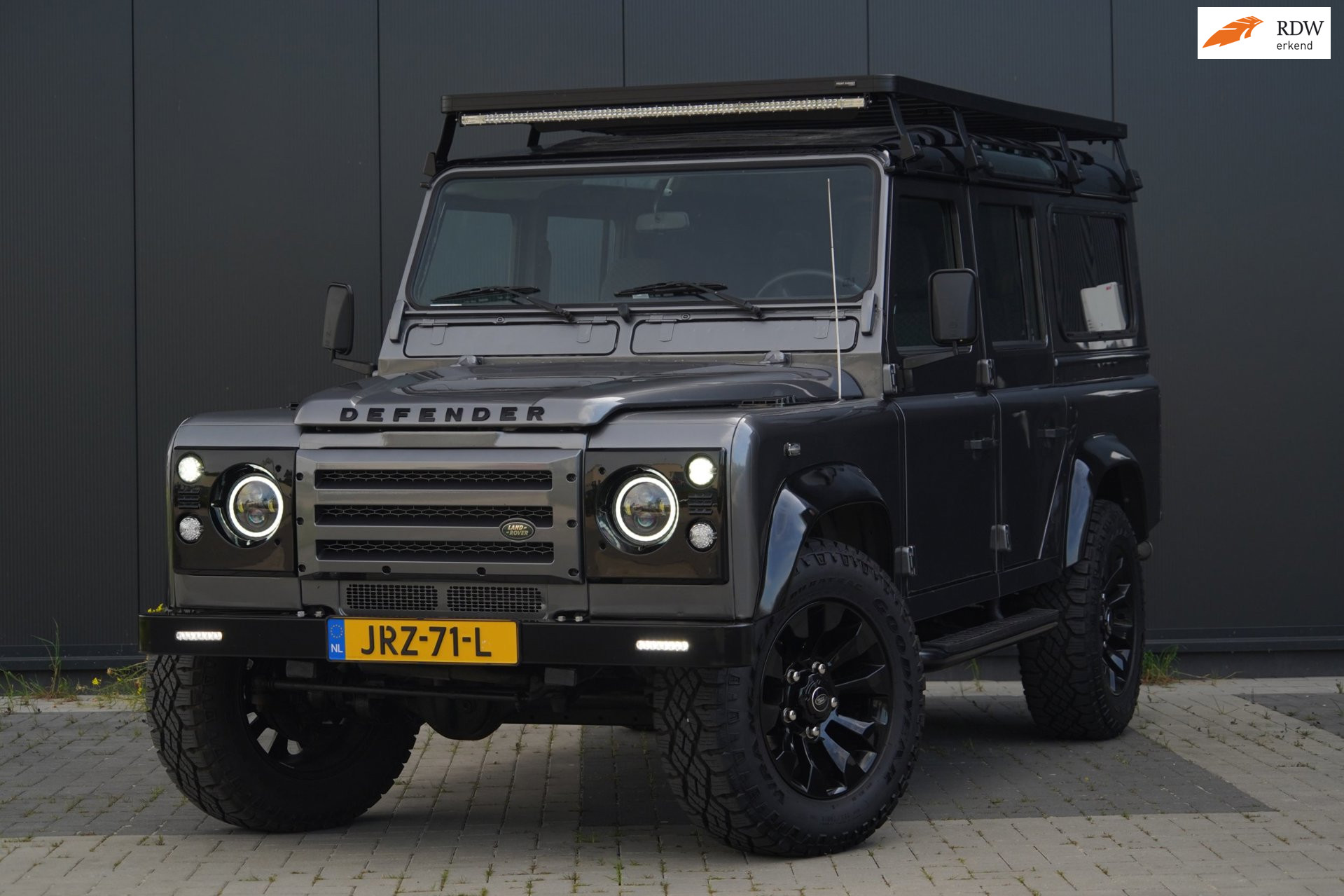 Land Rover Defender 2.5 TD5 110 SW S 2003 - voorkant