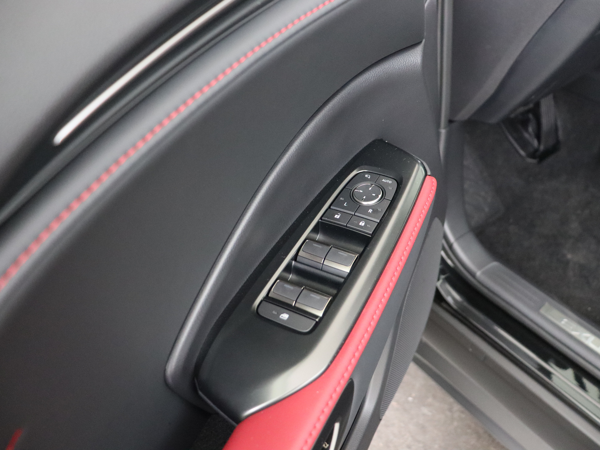 Foto van Lexus Lexus LBX