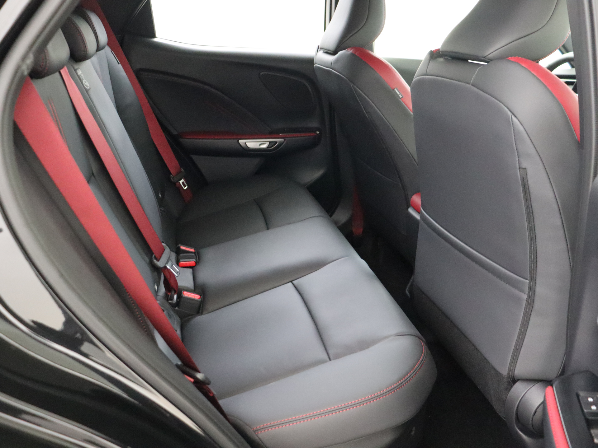 Foto van Lexus Lexus LBX