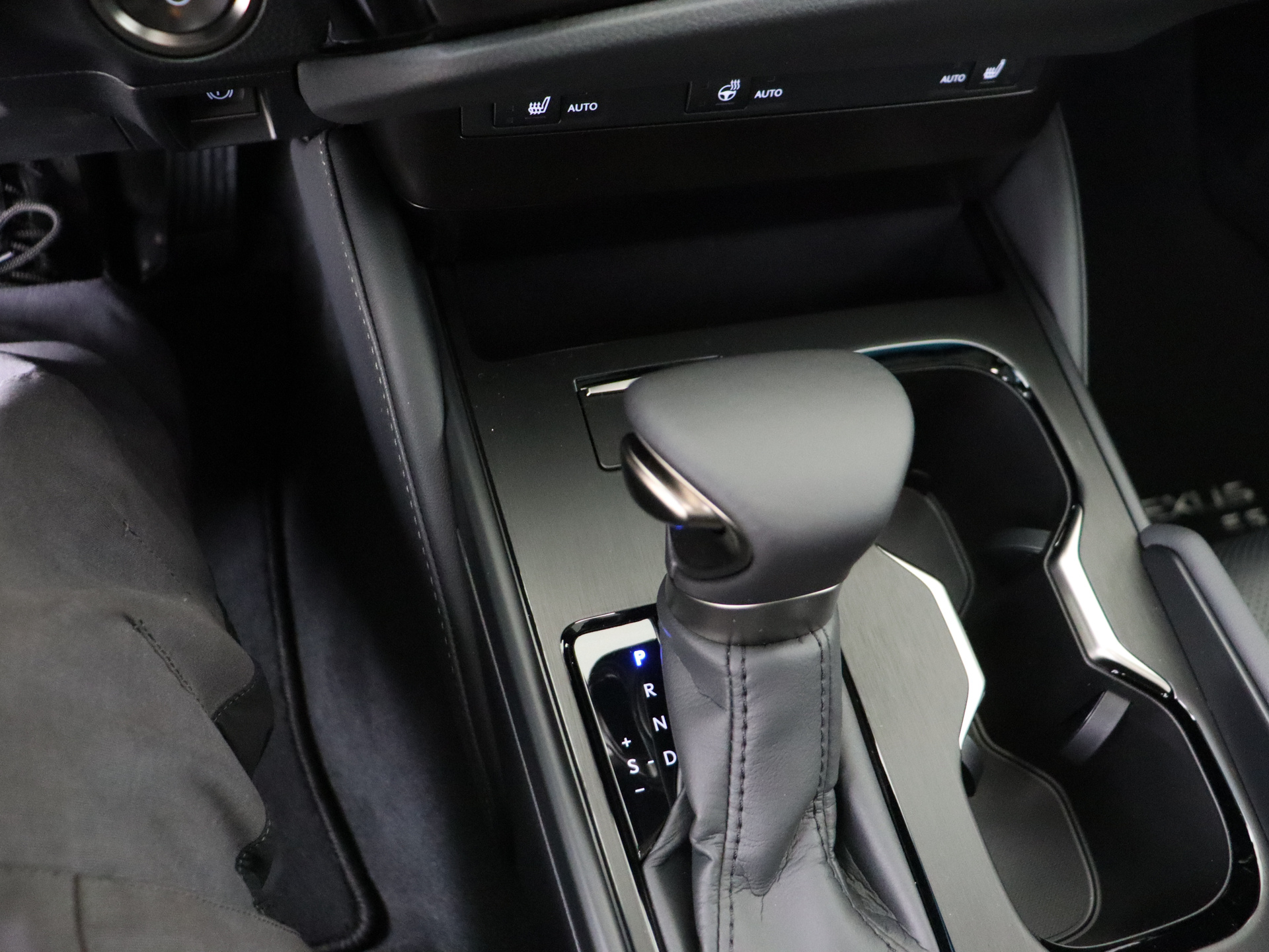 Foto van Lexus Lexus Es300h