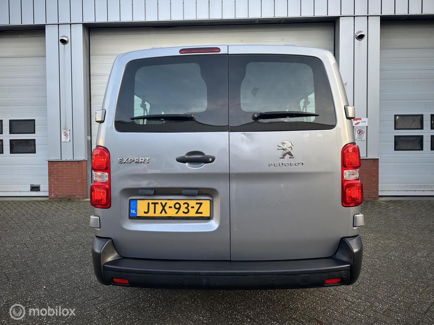Foto van Peugeot Traveller