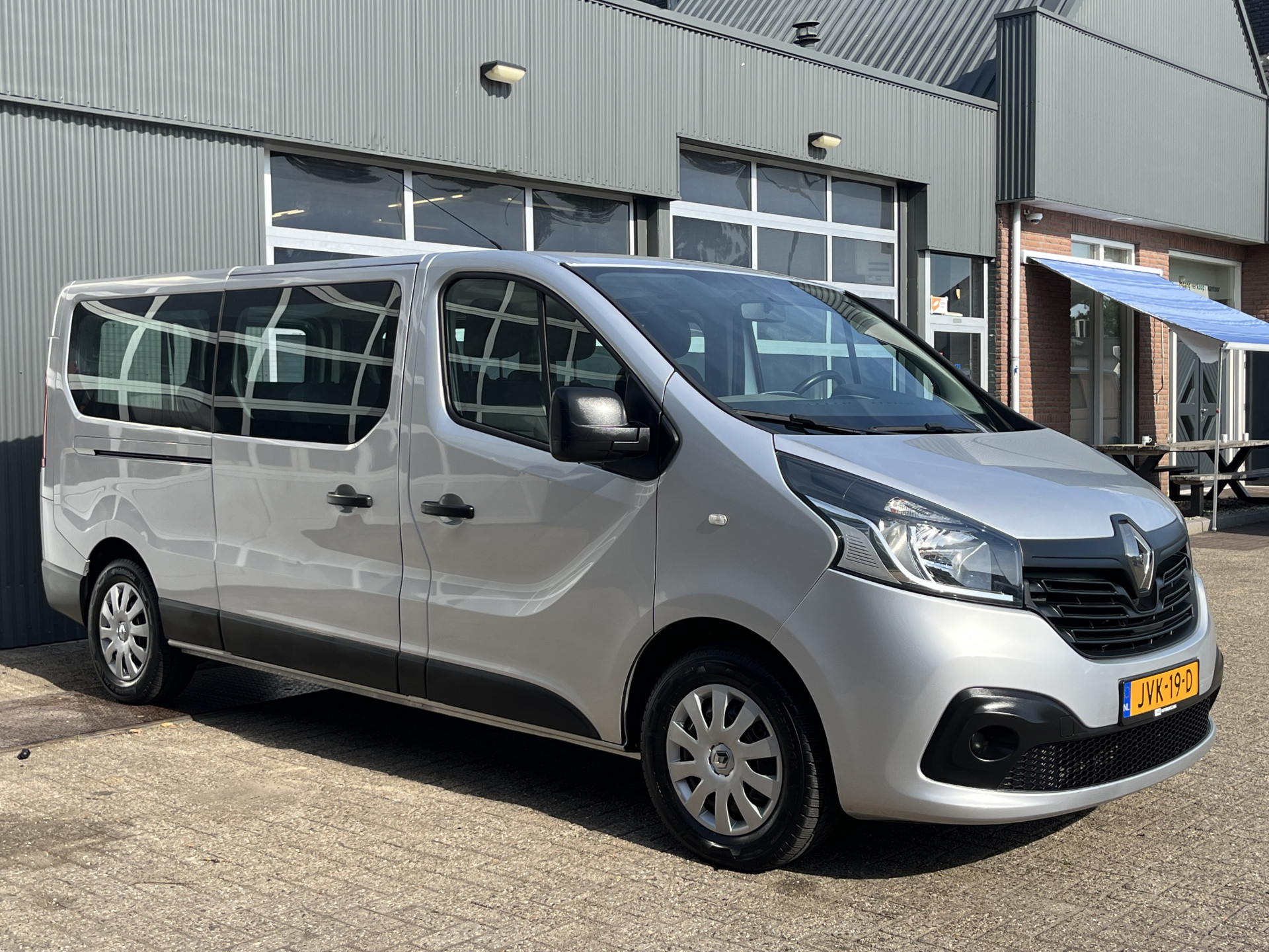 Renault Trafic Passenger 9-Persoons 1.6 dCi 2015 - voorkant