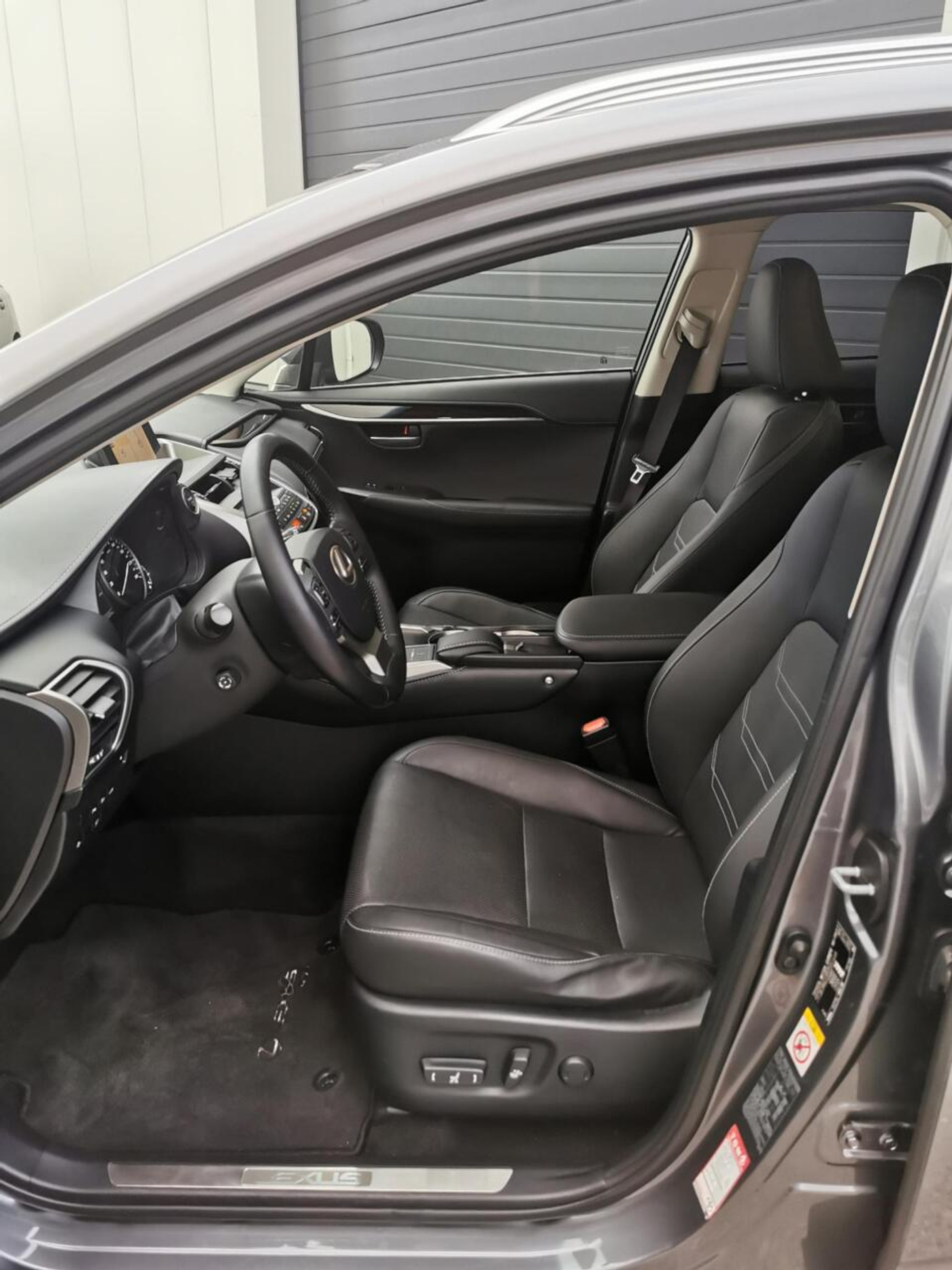 Foto van Lexus NX