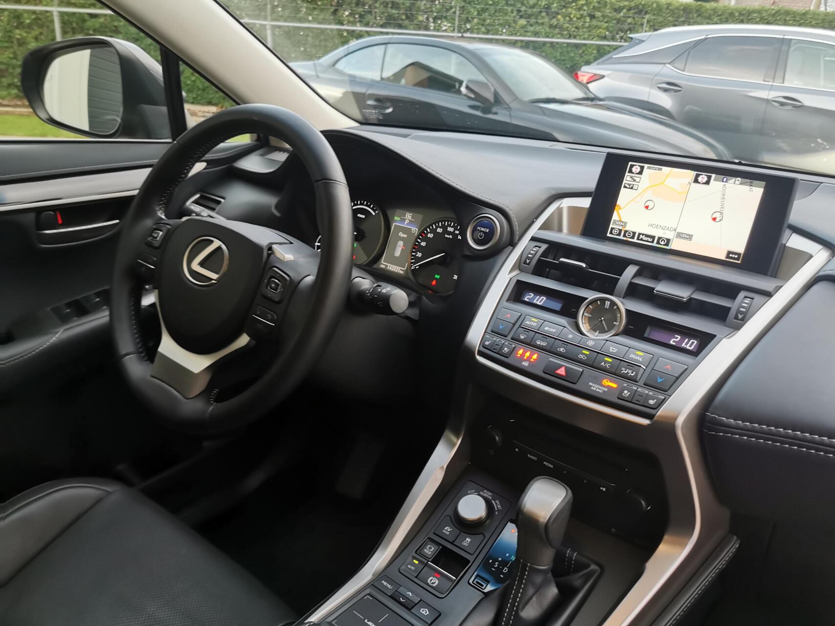 Foto van Lexus NX