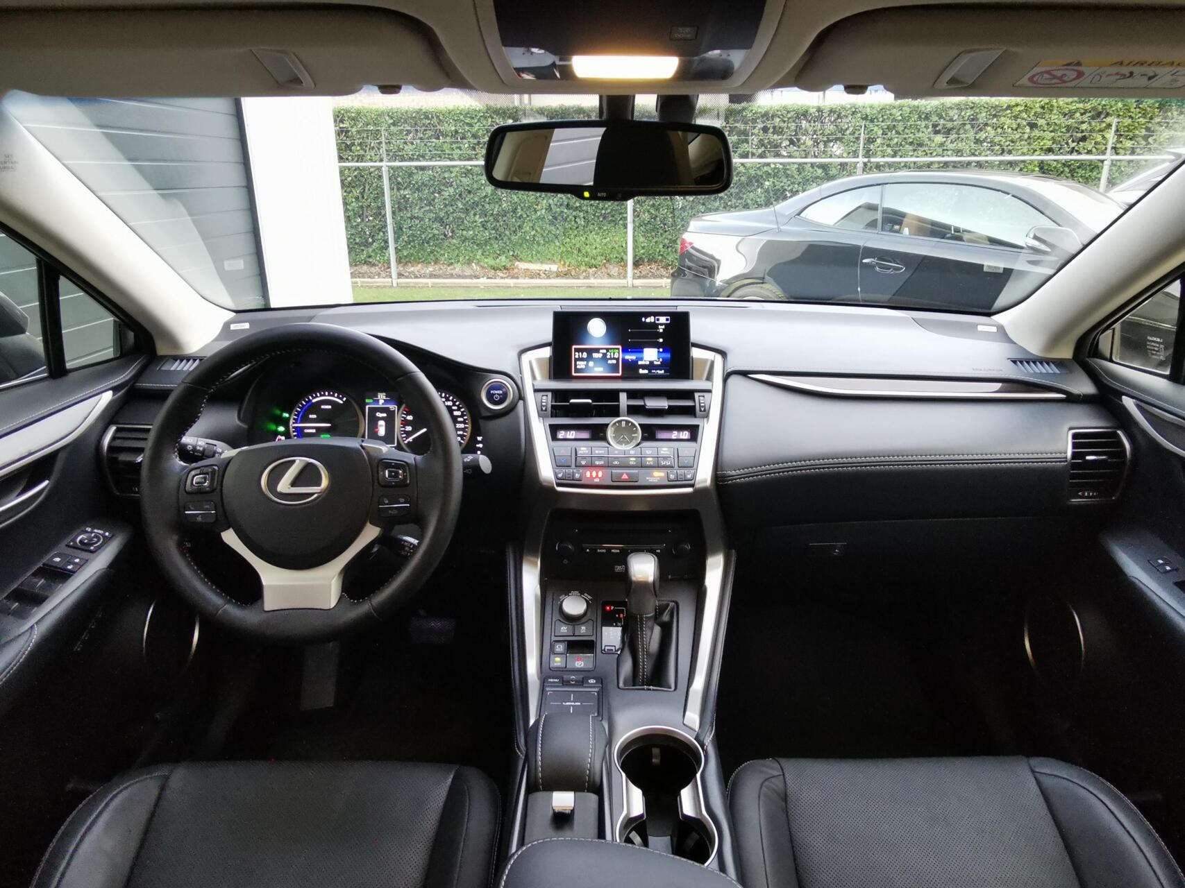 Foto van Lexus NX