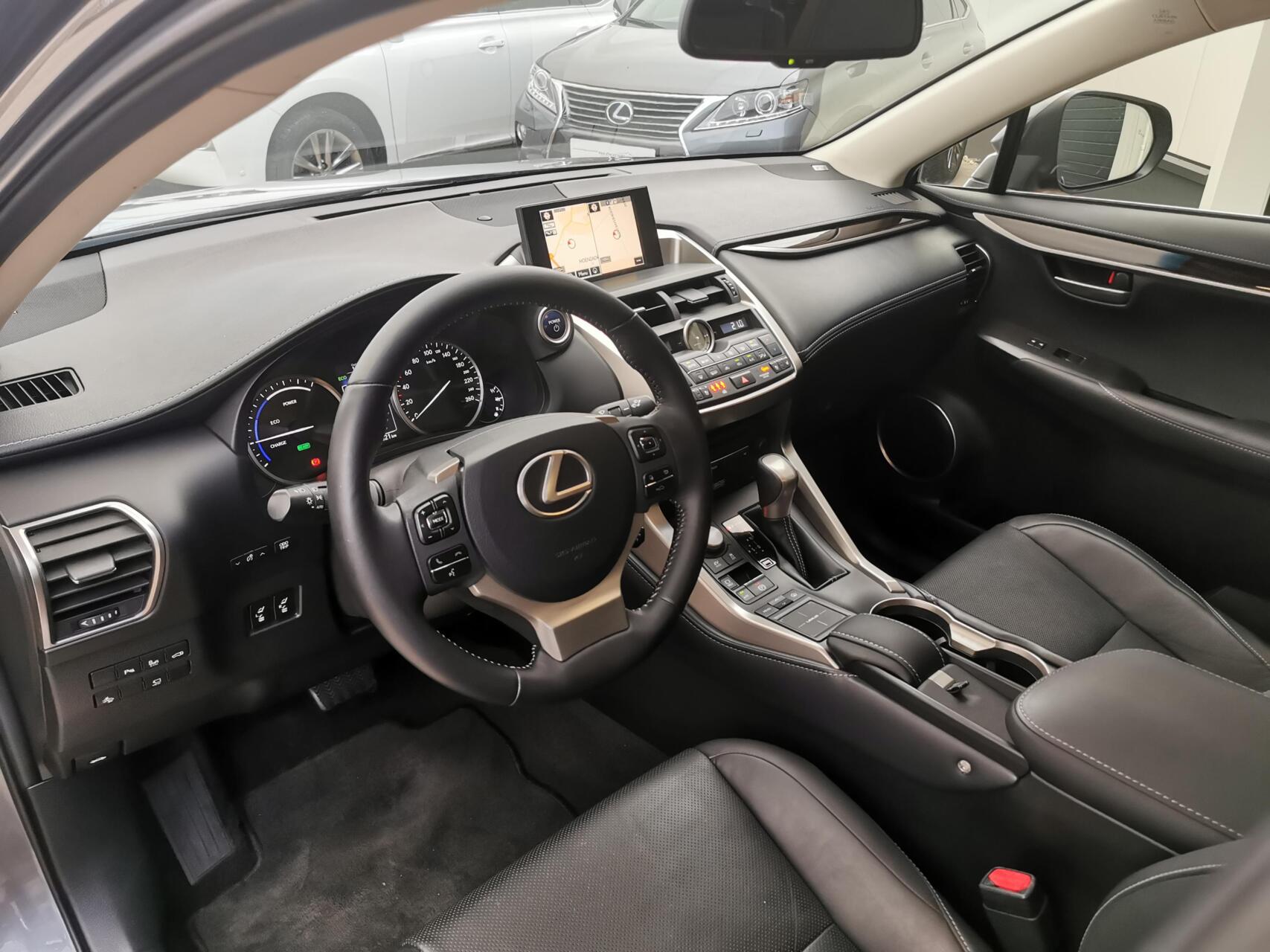 Foto van Lexus NX
