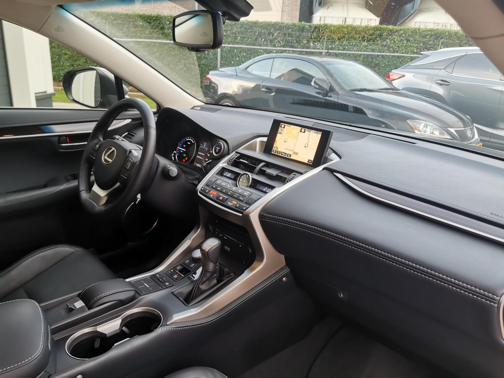 Foto van Lexus NX