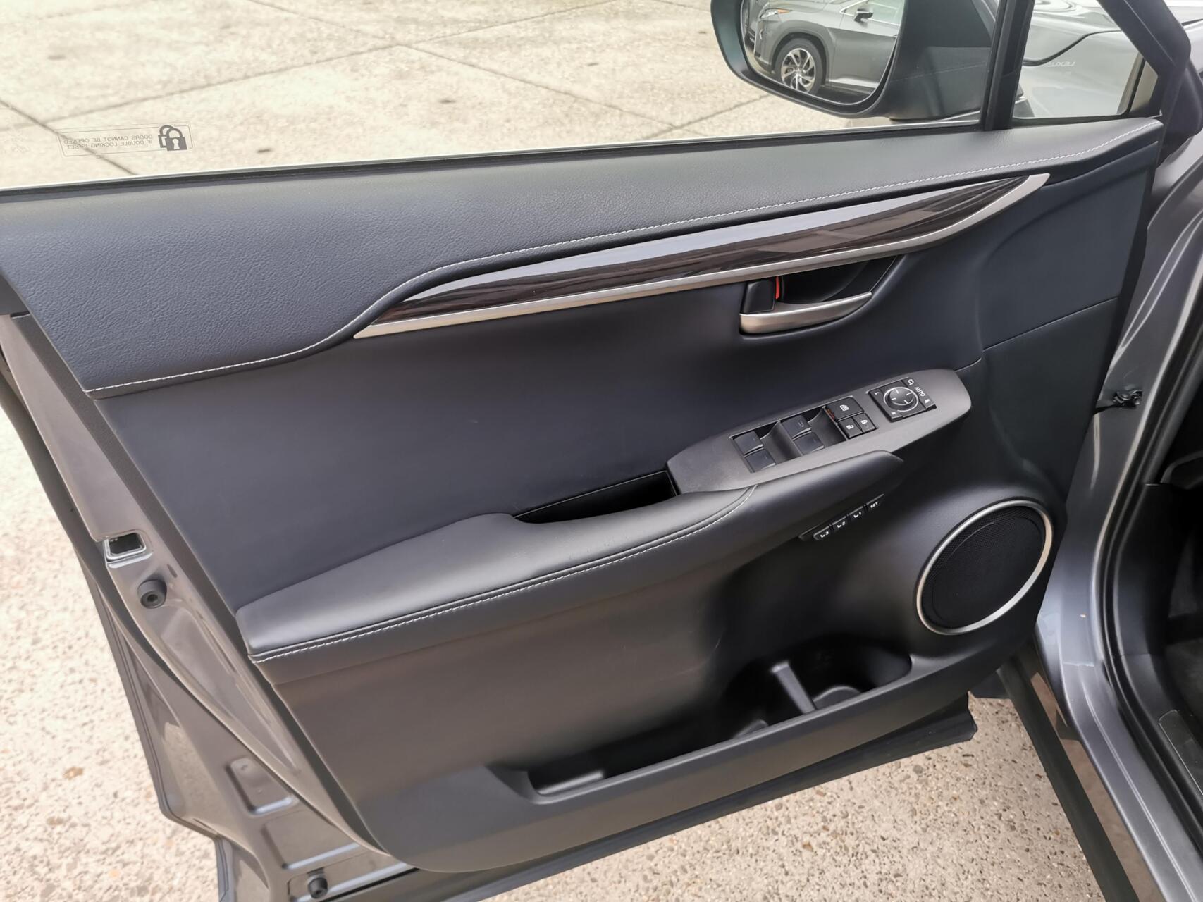 Foto van Lexus NX