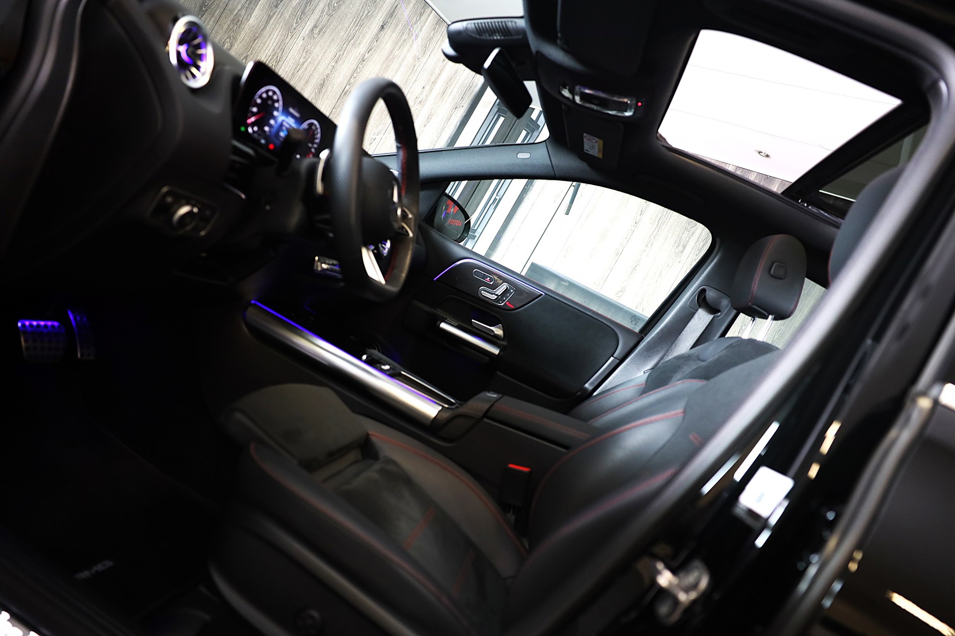 Foto van Mercedes-Benz B 250 E