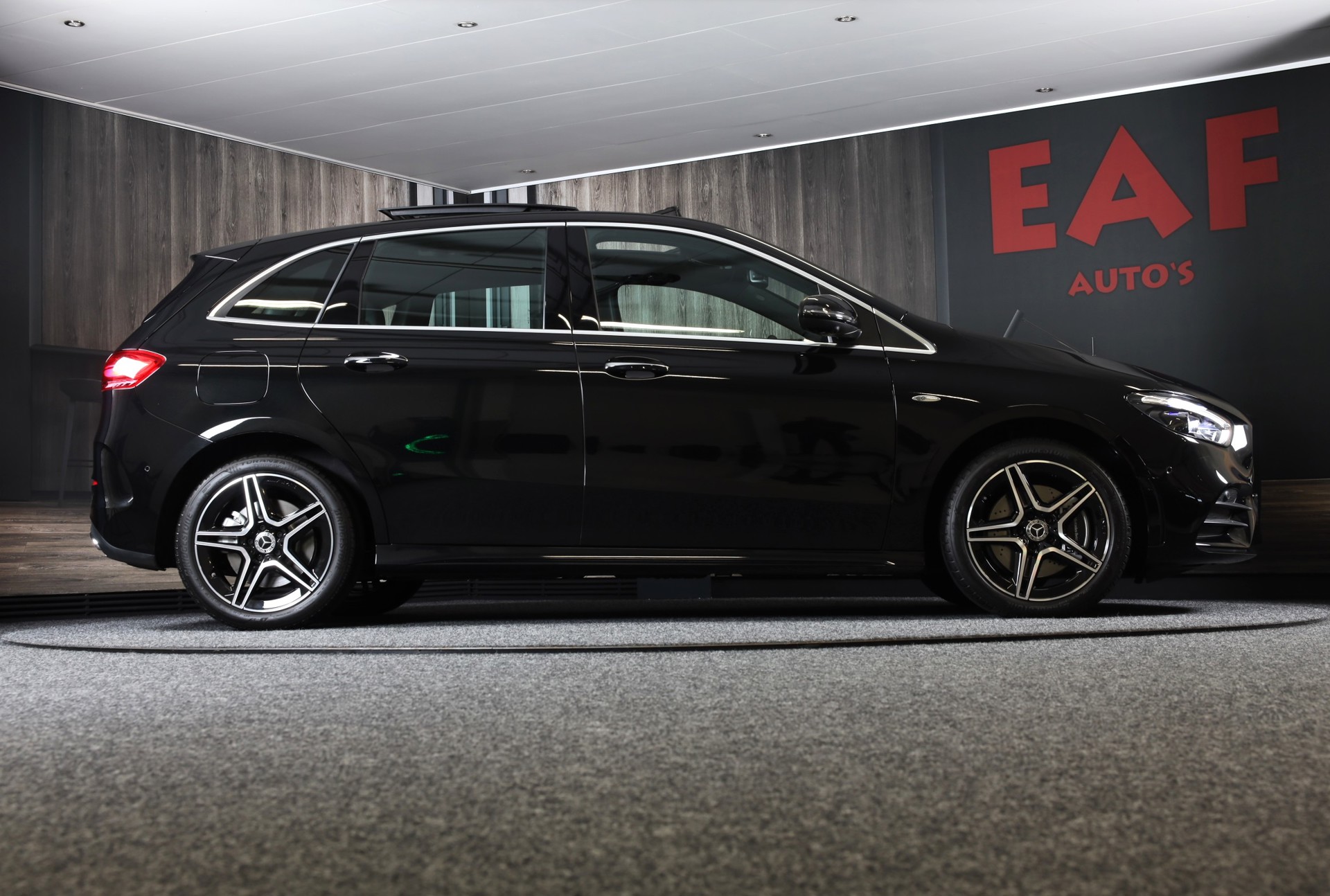 Foto van Mercedes-Benz B 250 E