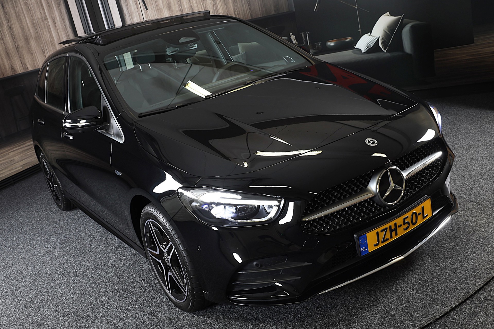 Foto van Mercedes-Benz B 250 E