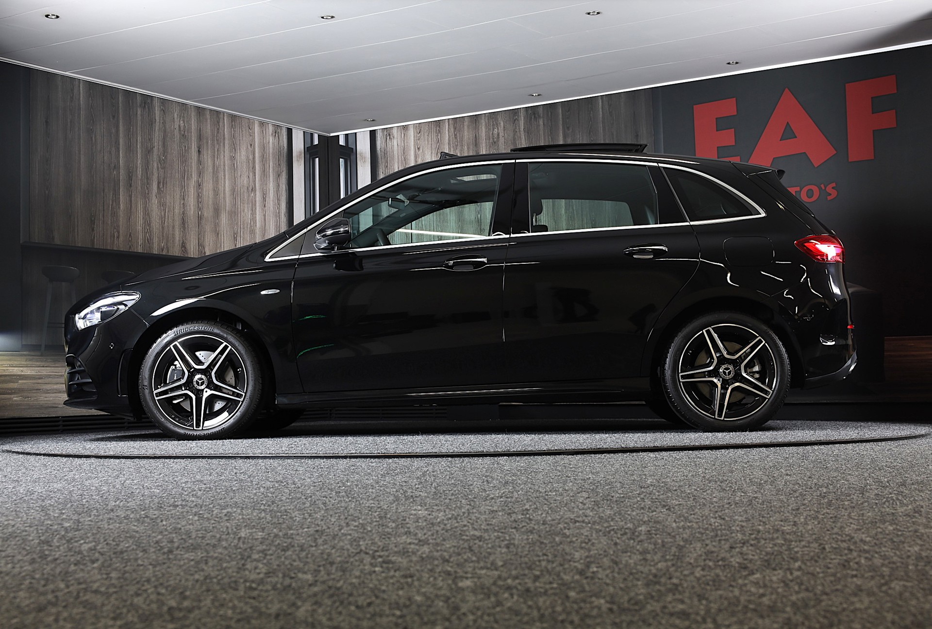 Foto van Mercedes-Benz B 250 E