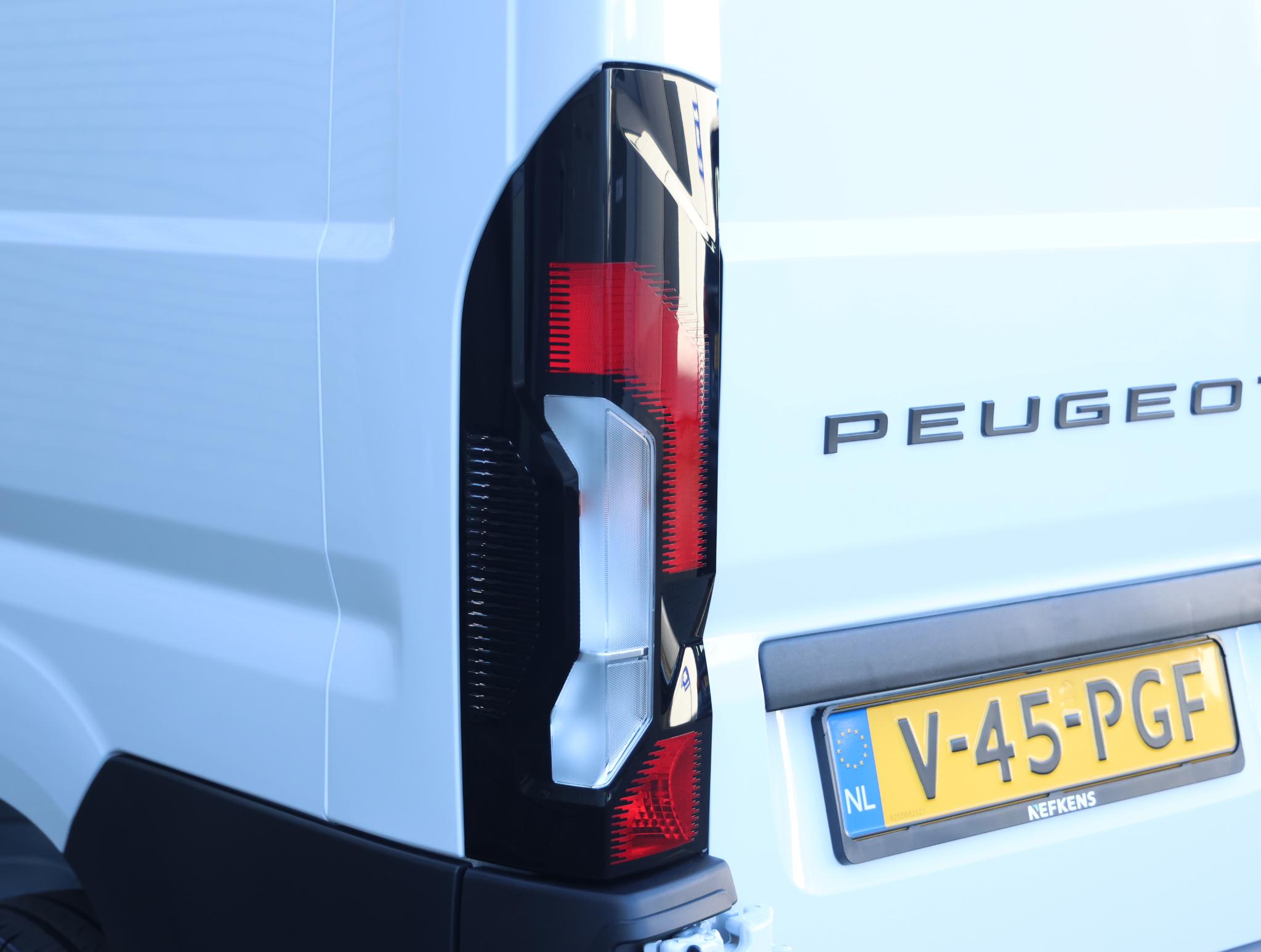Foto van Peugeot E-boxer