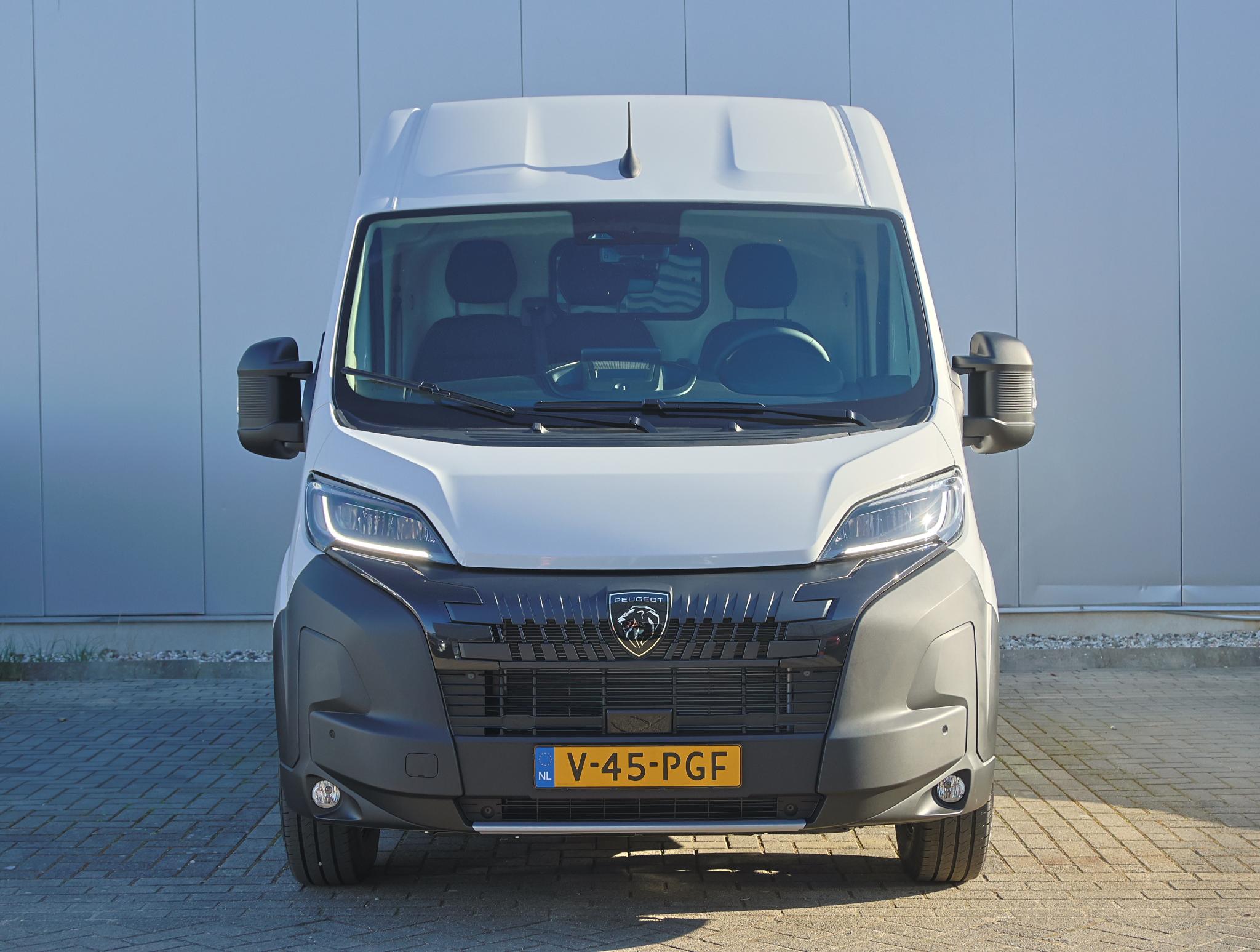 Foto van Peugeot E-boxer