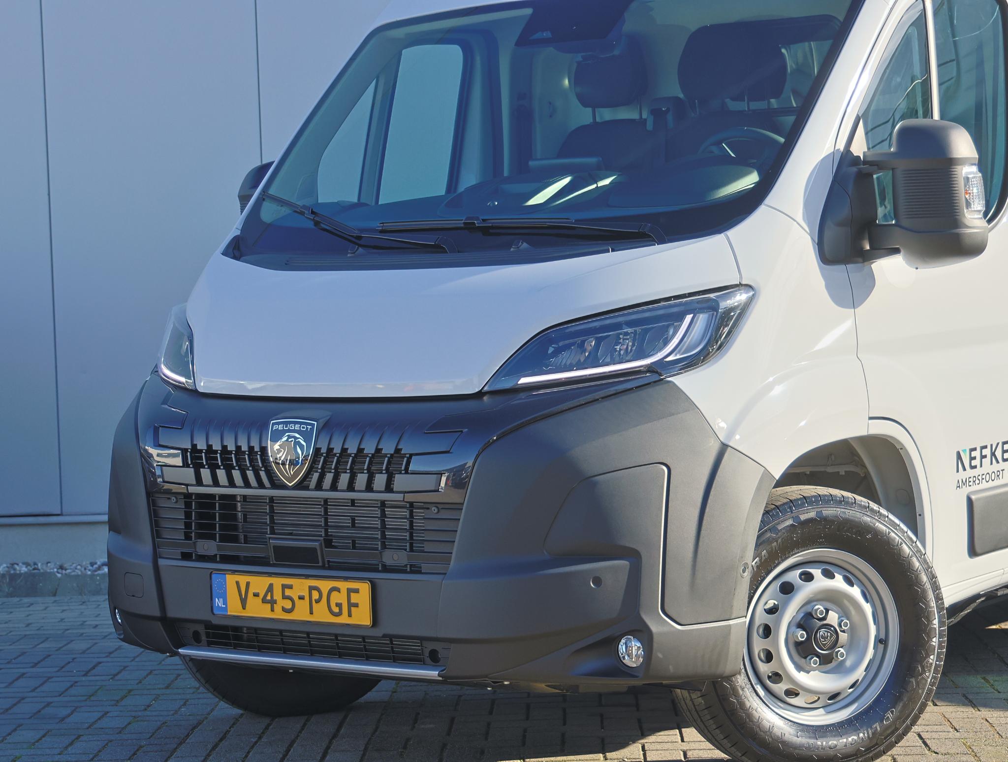 Foto van Peugeot E-boxer