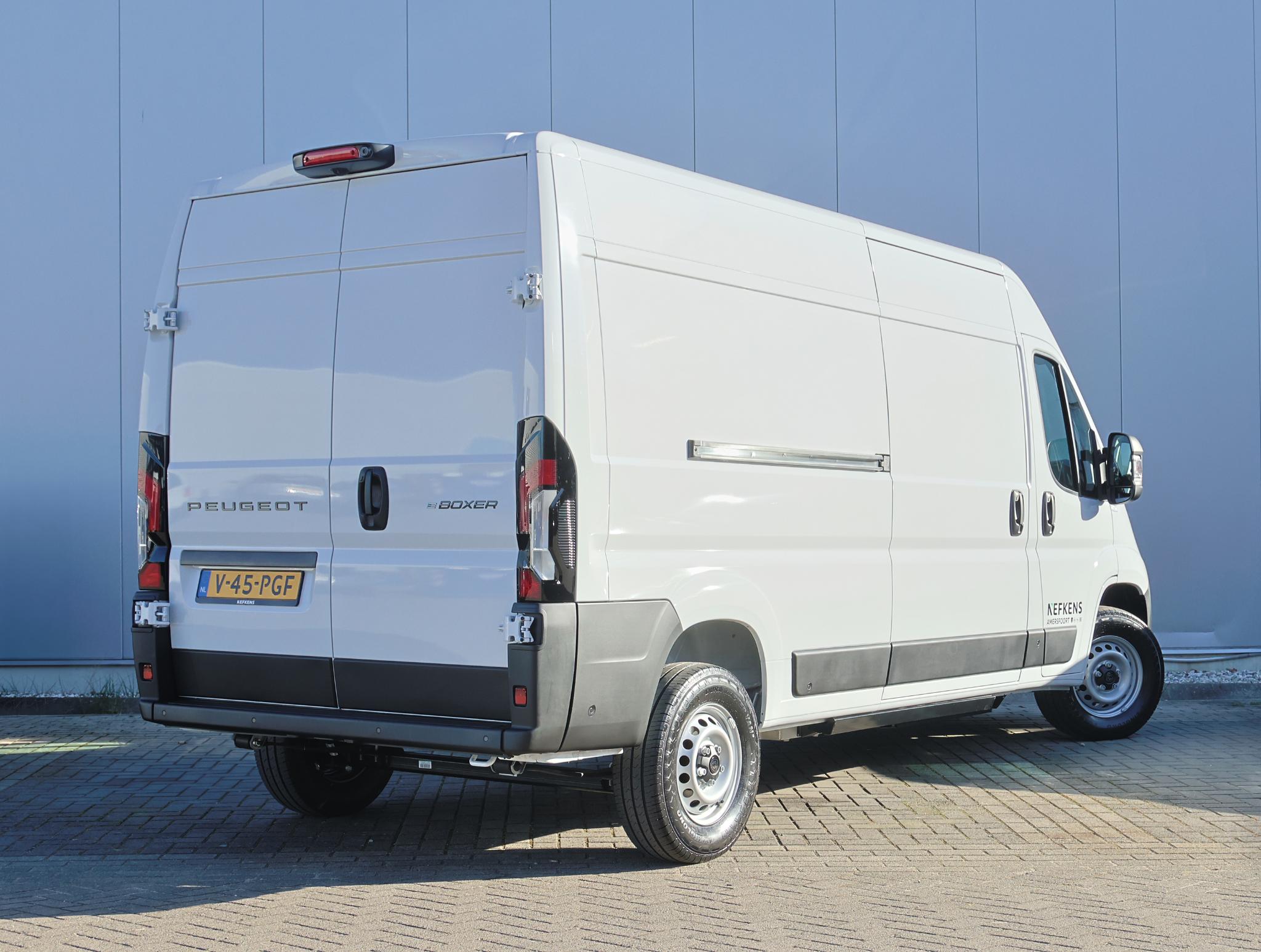 Foto van Peugeot E-boxer
